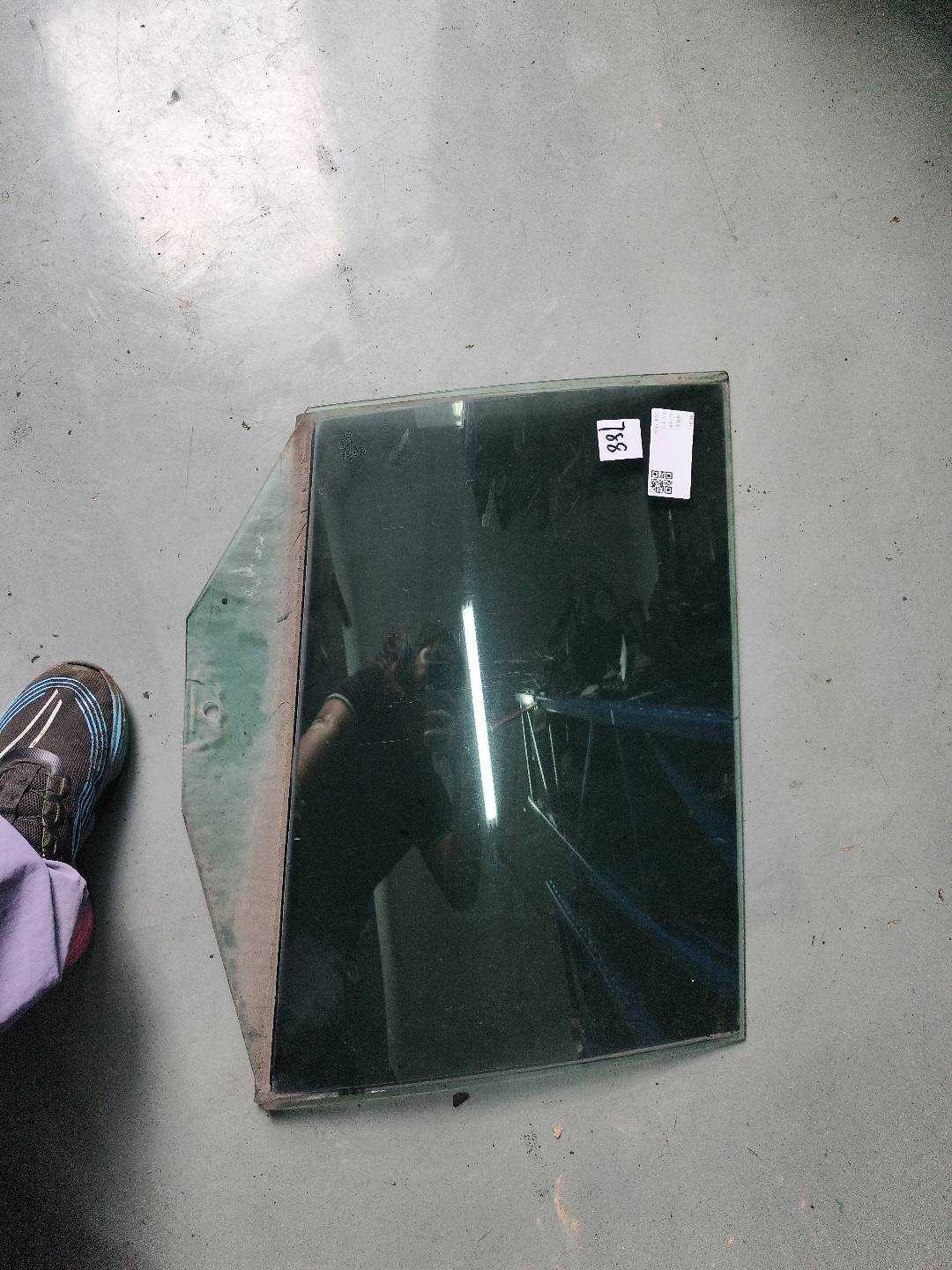 1K9845026 Rear Door Glass, Right