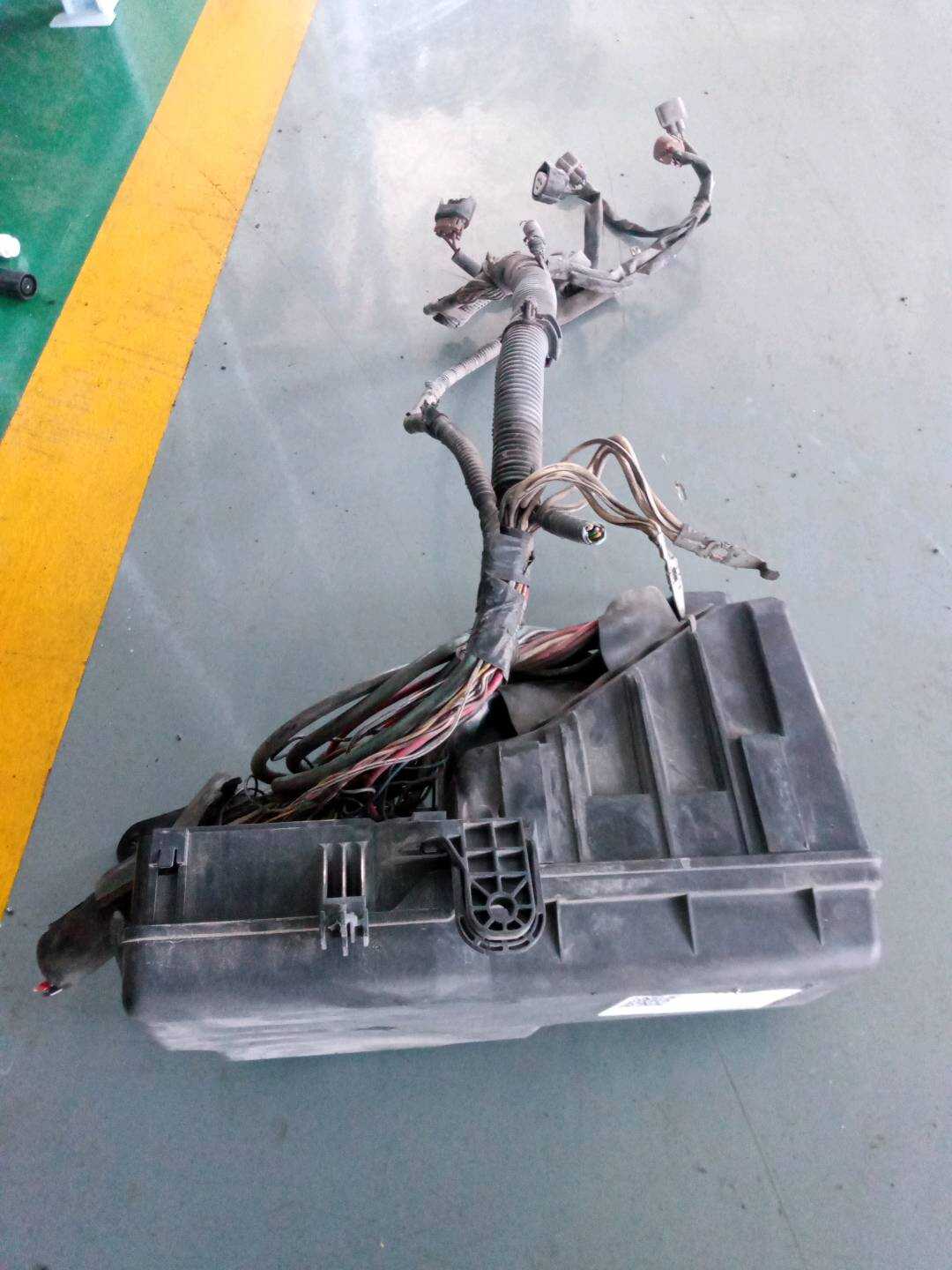8267233240 发动机保险盒