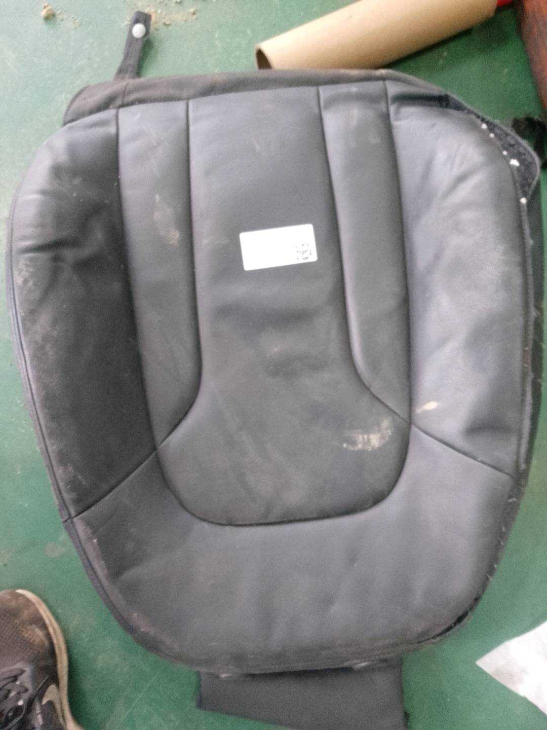 L8UD881776A 副驾驶员座椅靠背软垫