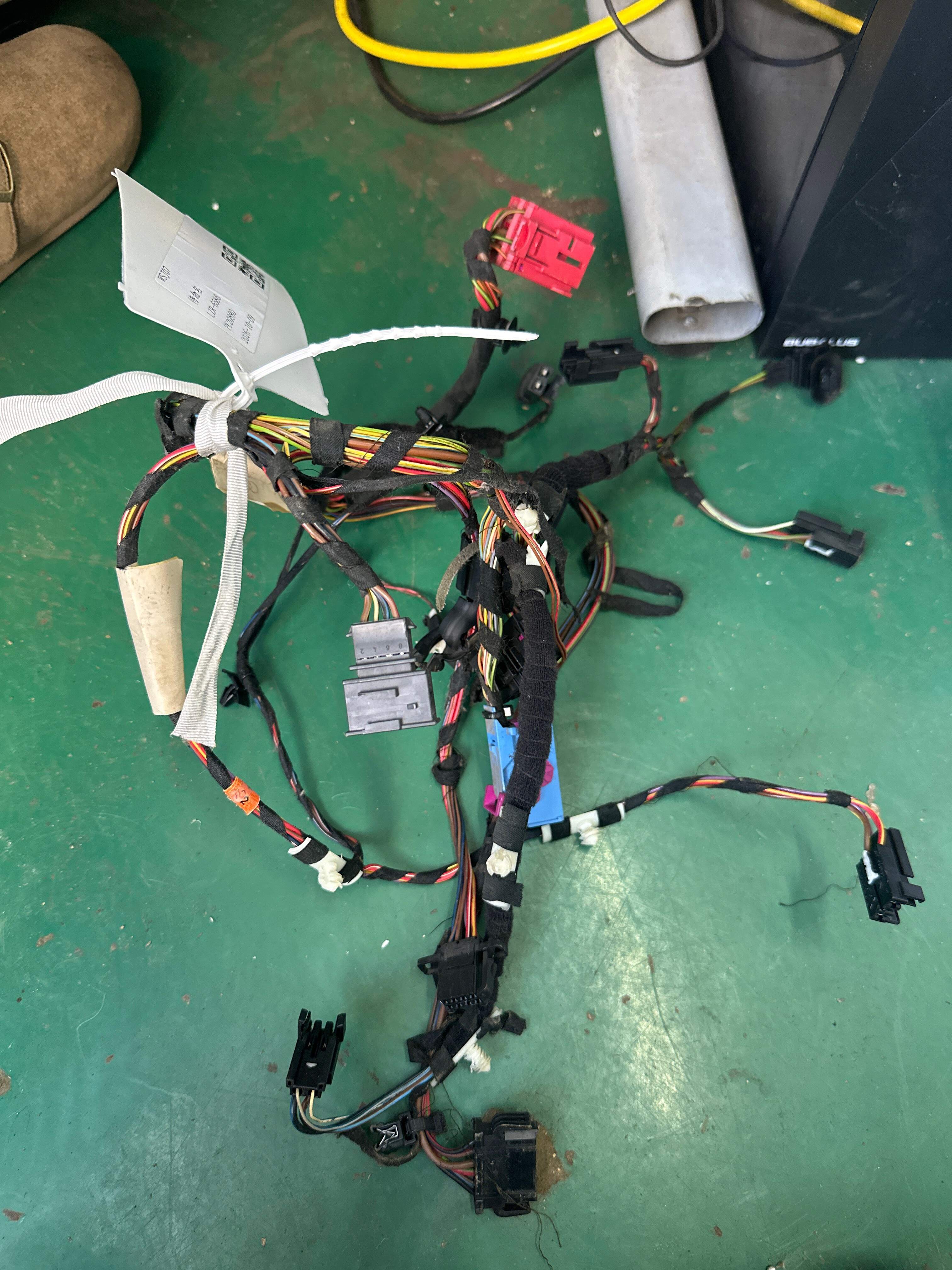 4L1971384A 驾驶员座椅底座线束