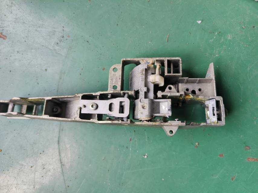 910965 Front Door Outer Handle Mounting Frame, Right