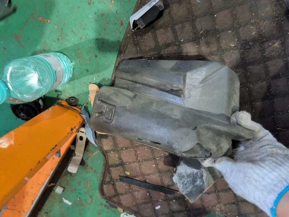 97055655800 后轮罩吸音器(右)