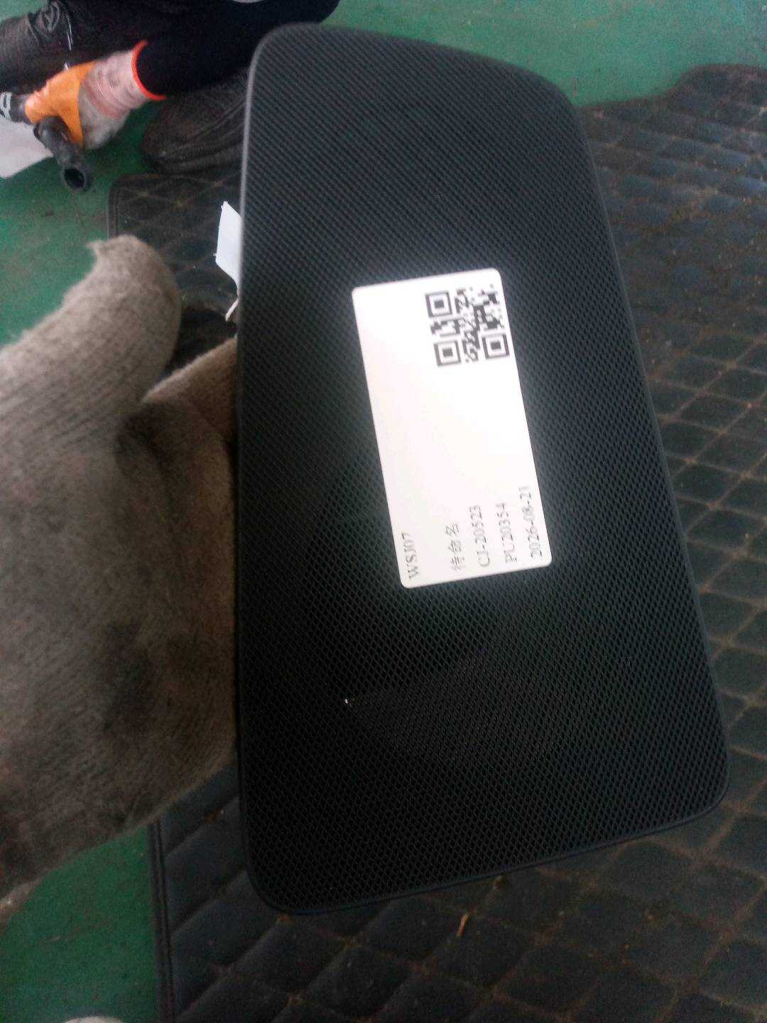 51467419857 后窗台饰板扬声器罩(左)