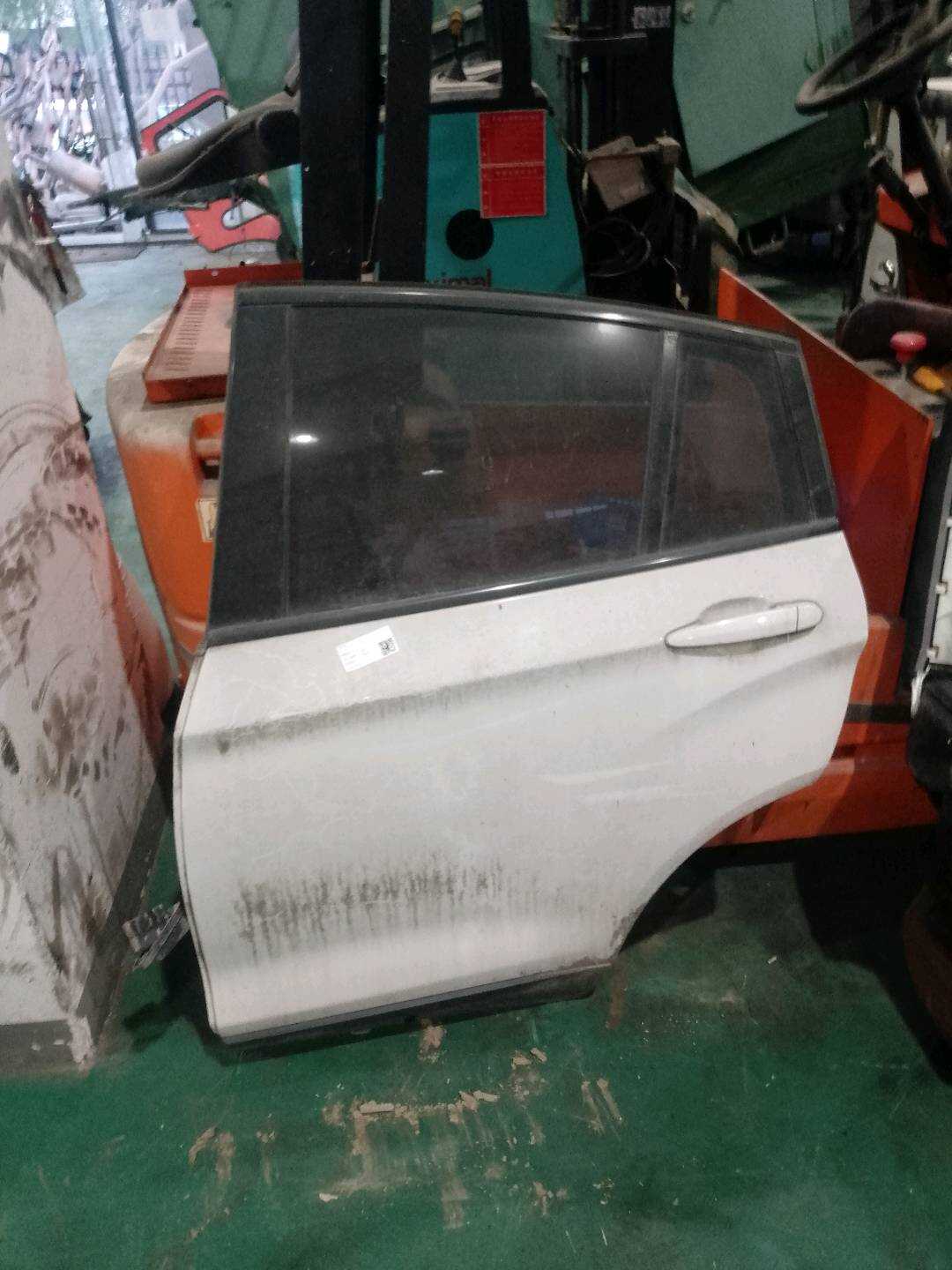 41007364791 后门壳(左)