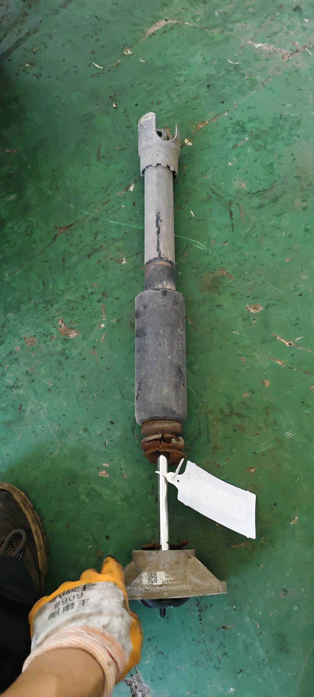 33526861687 后减震器芯