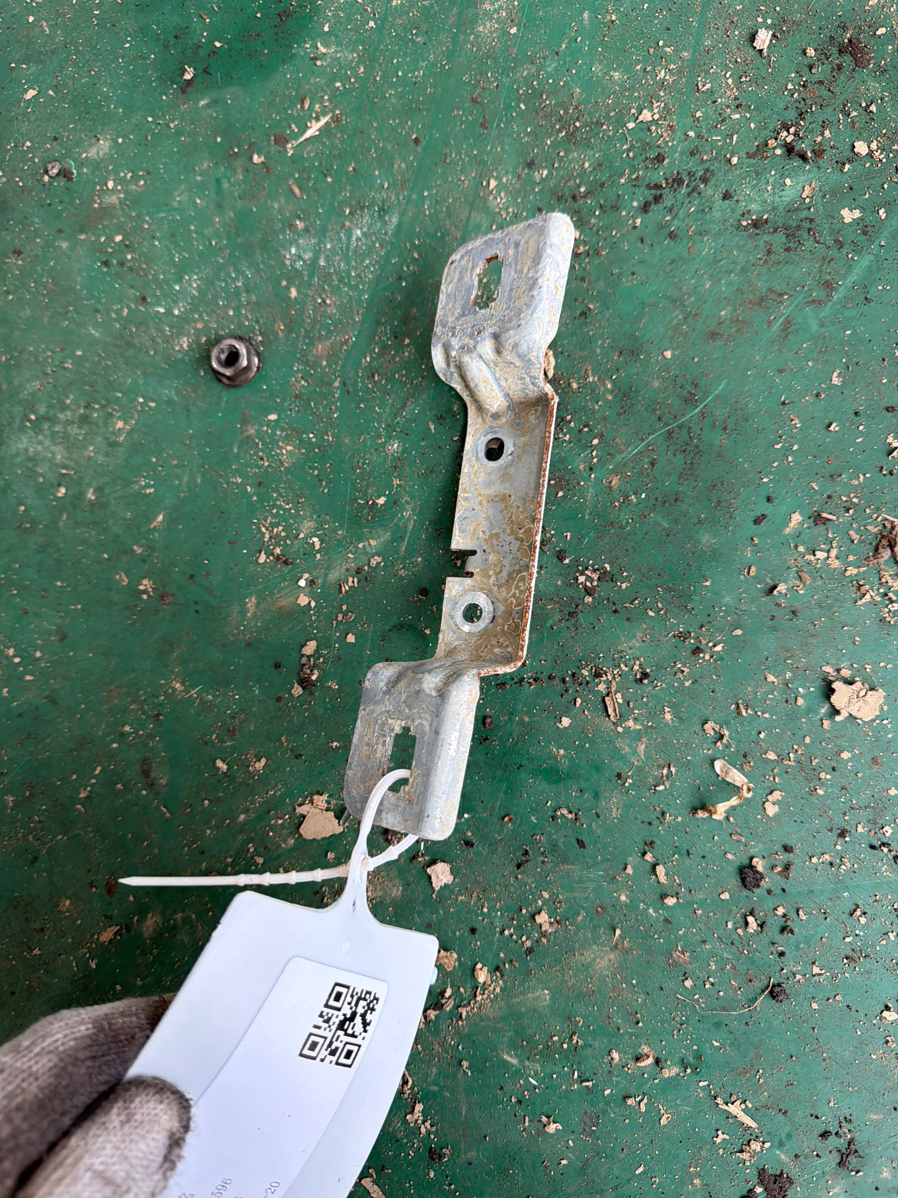 A2048150931 Support Bracket