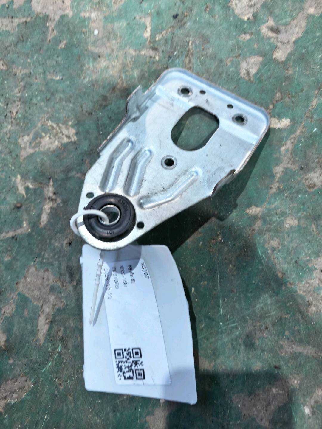 4F1955623 刮水器马达支架