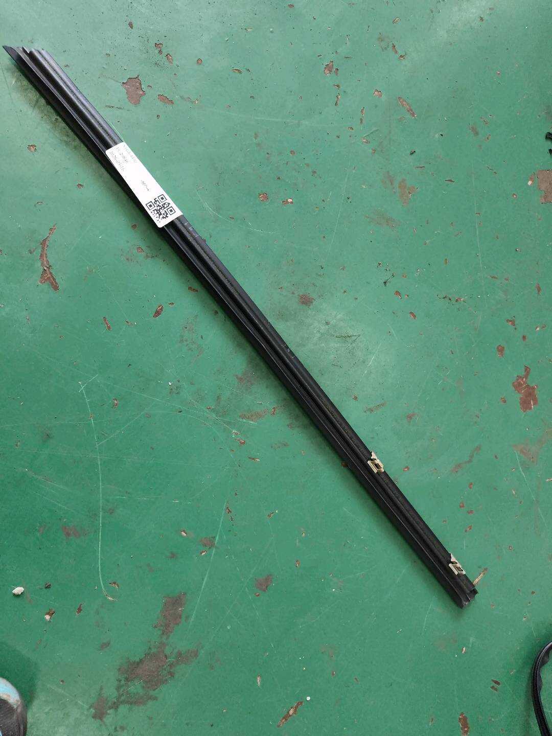 T4A13681 前门玻璃压条(右内)