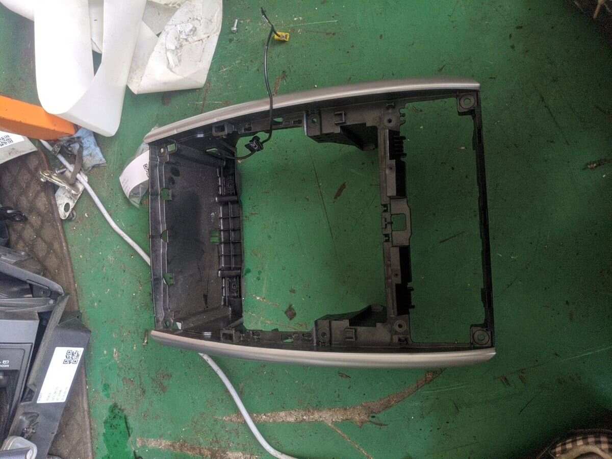 A1696801255 成型护盖