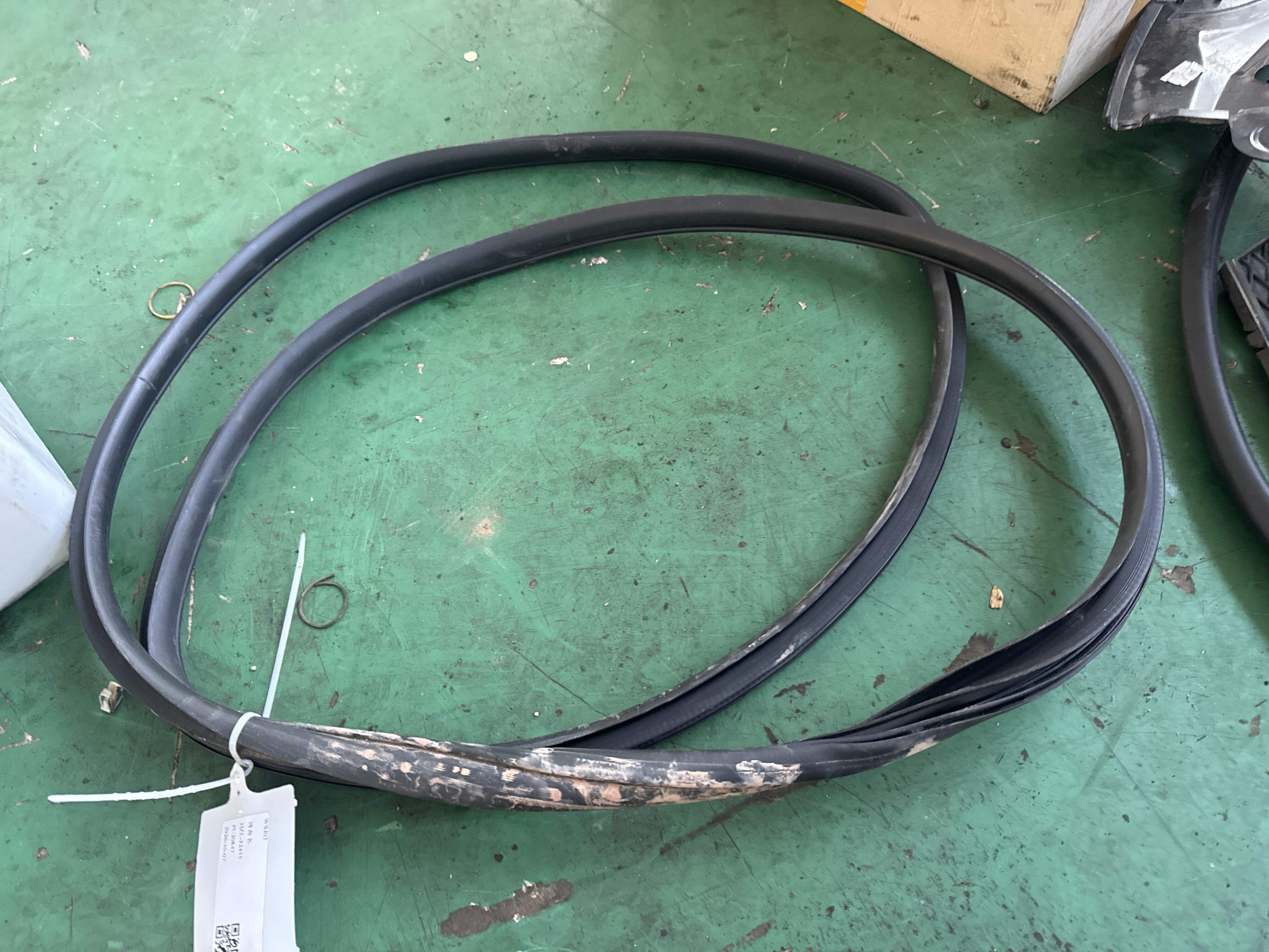 MEH5407112 Front Door Body Seal Strip, Right