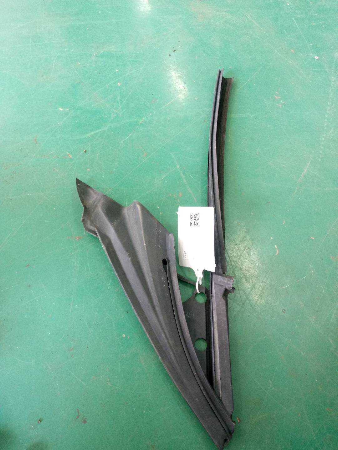 51337196333 倒车镜三角饰板（左外）