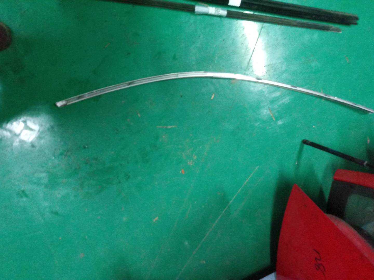 51337182281 前门玻璃外饰条(左上)