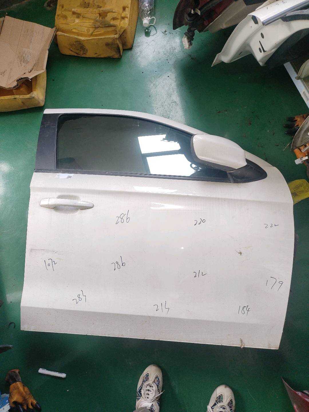 9438005880 前门壳（右）