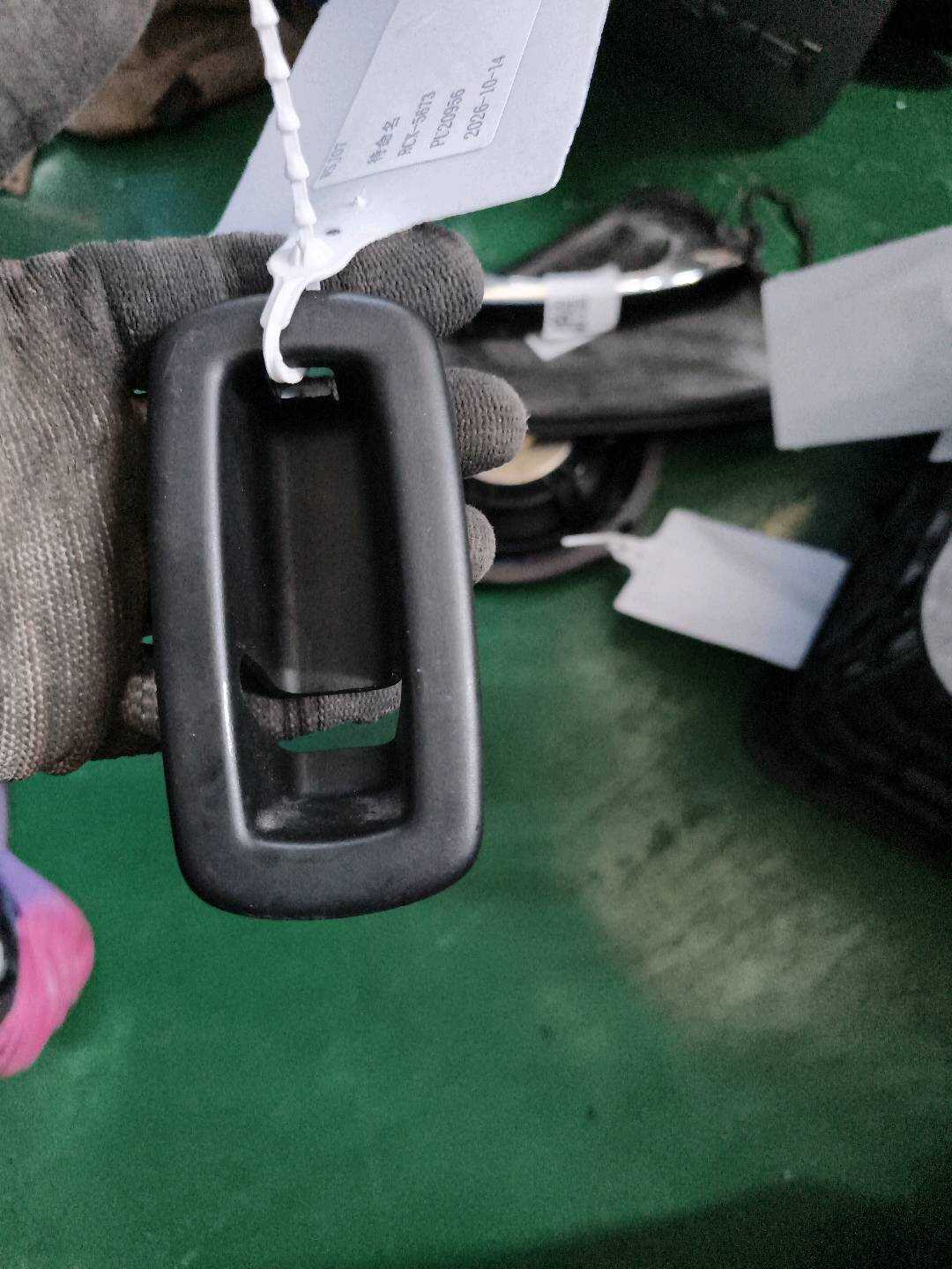 08665886 后座椅靠背饰盖(左)