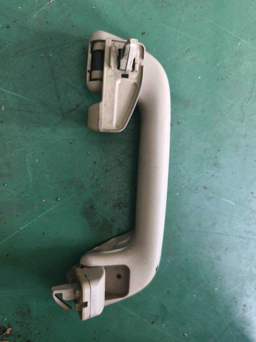7461052030E2 车顶扶手（左后）