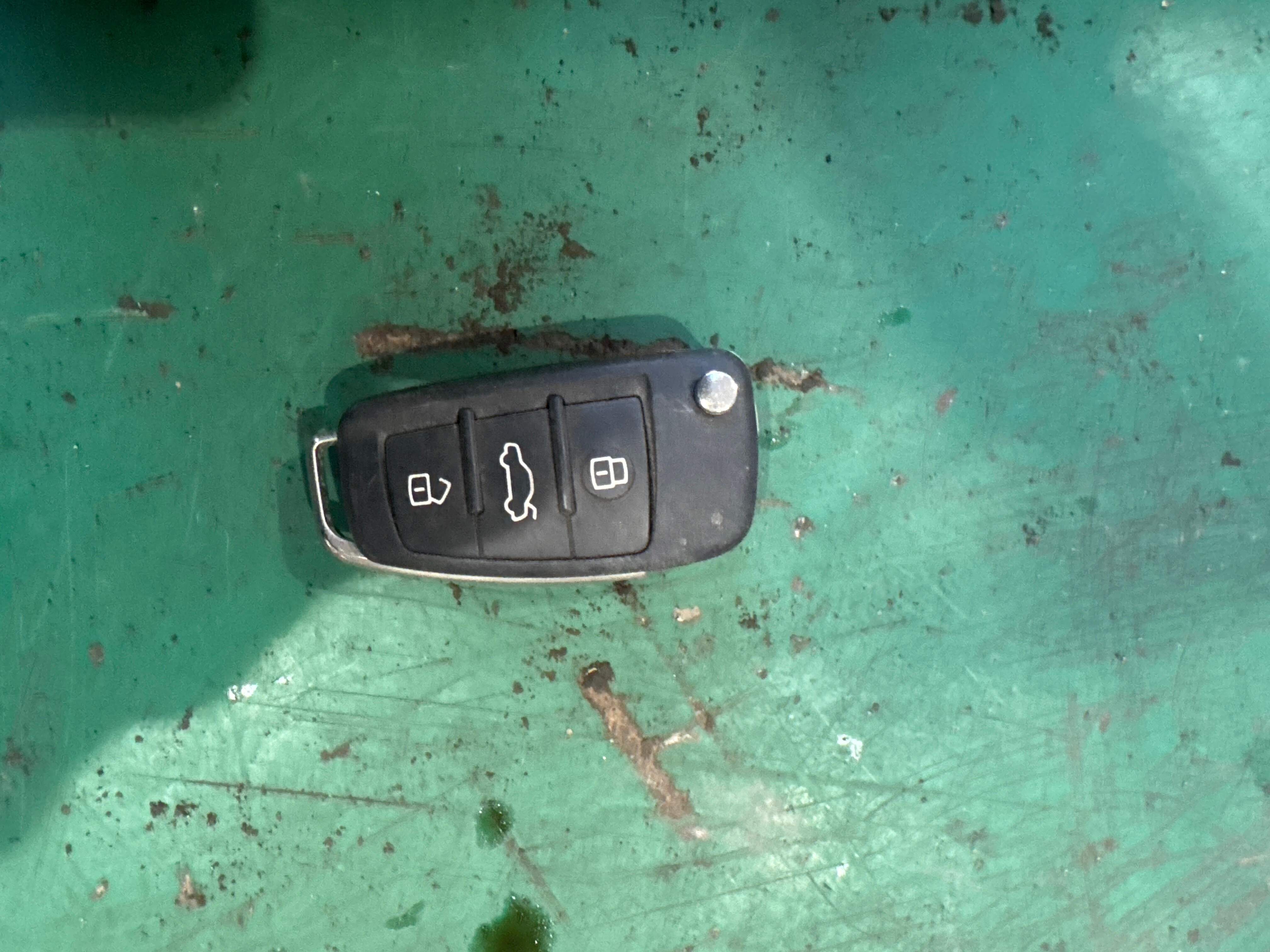 4F0837220AF Key (Remote)