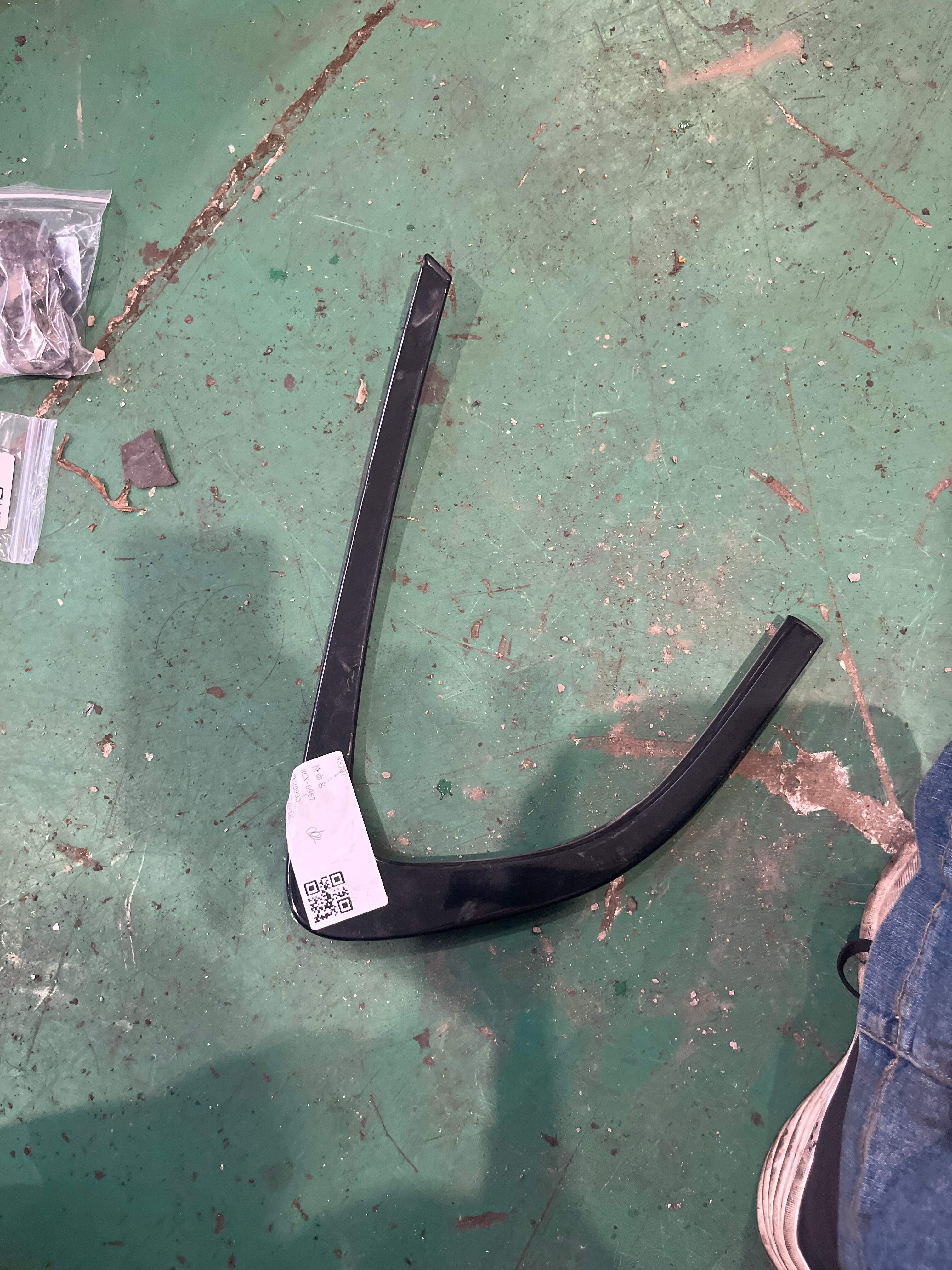 51227349238 Rear Quarter Glass Trim Strip, Right