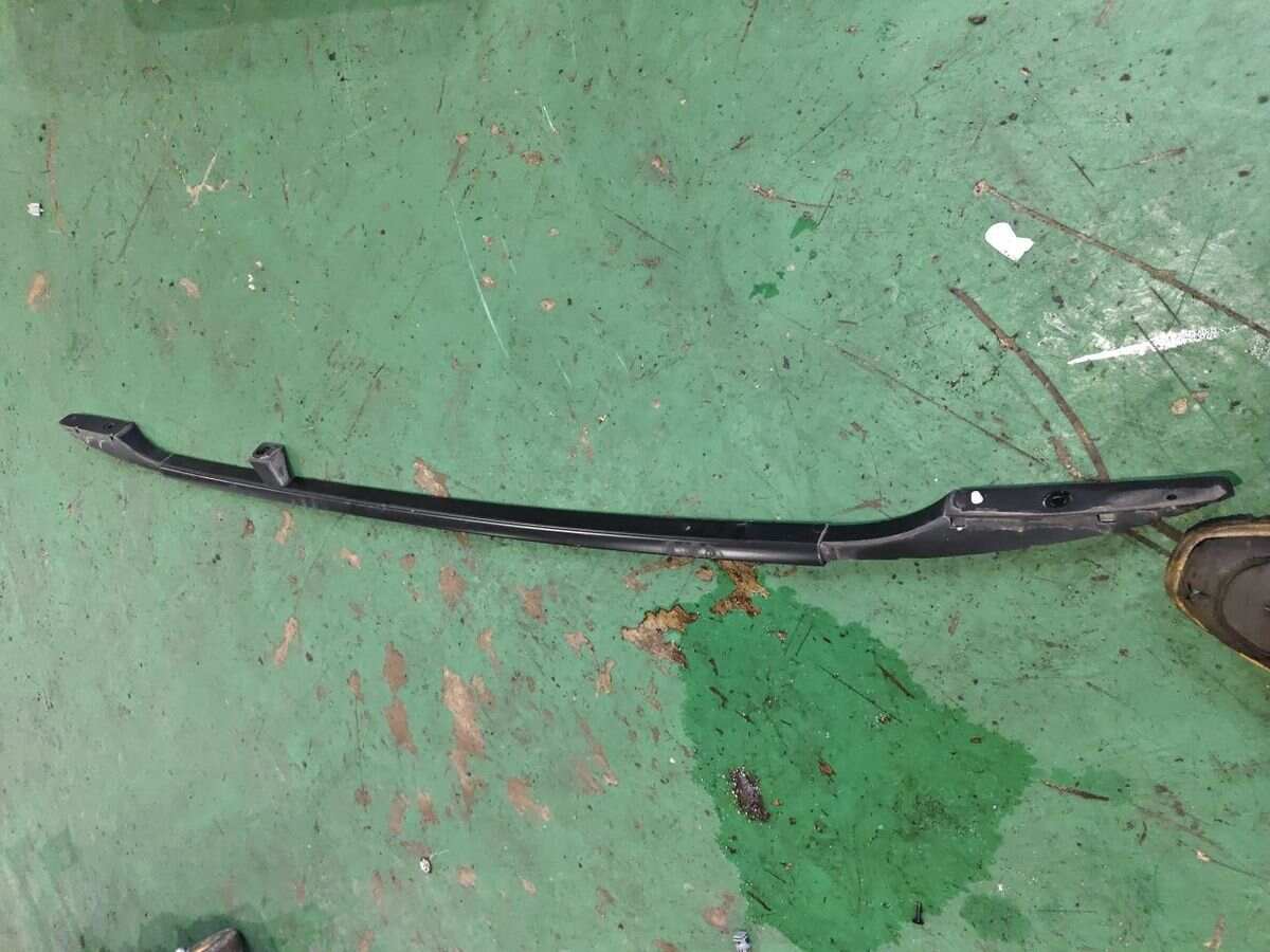 1K9860026A Roof Rack, Right