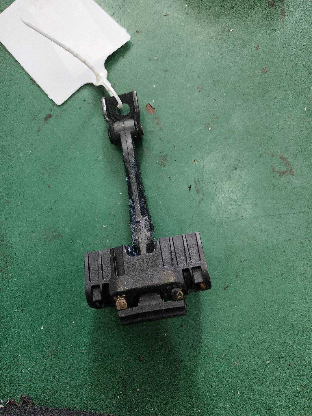 51217176809 前门限位器(右)