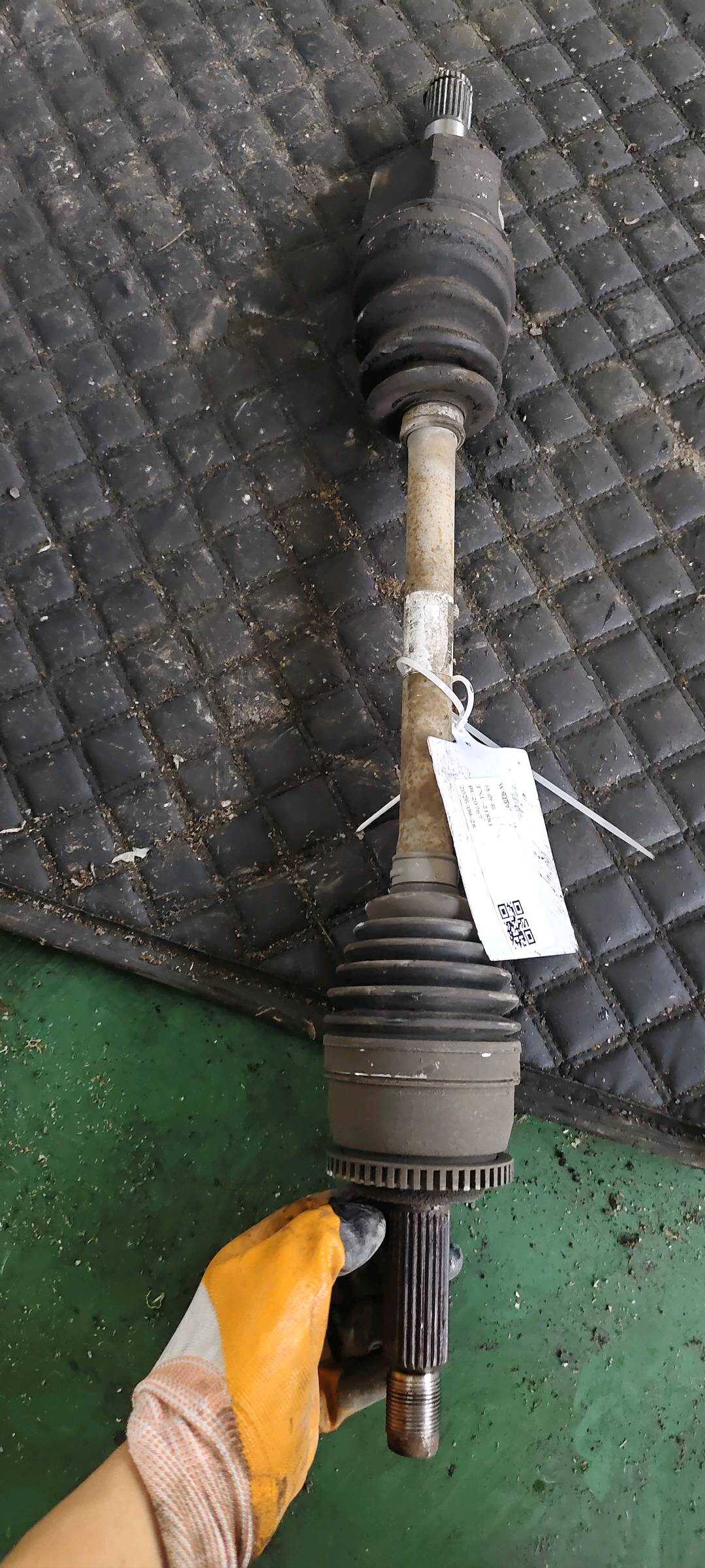 495004X000 Front Axle Shaft, Left