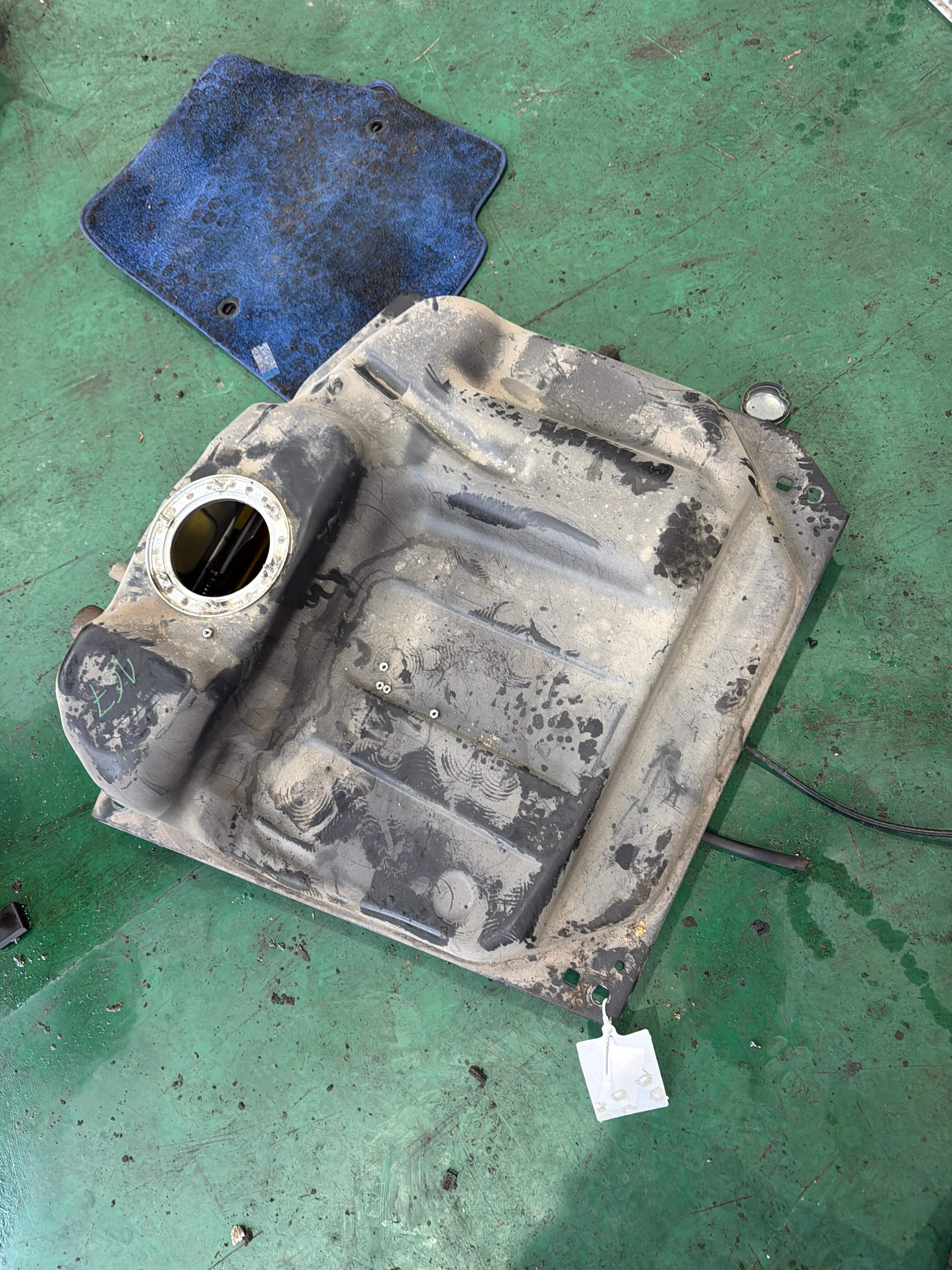 A1694702401 Fuel Tank