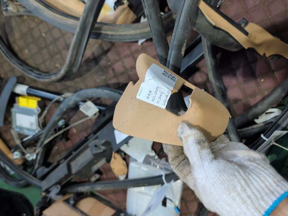 97055571100 锁销杆盖(左)