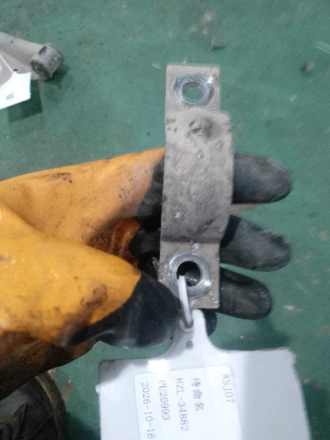 7L8511418 Rear Sway Bar Bracket, Left