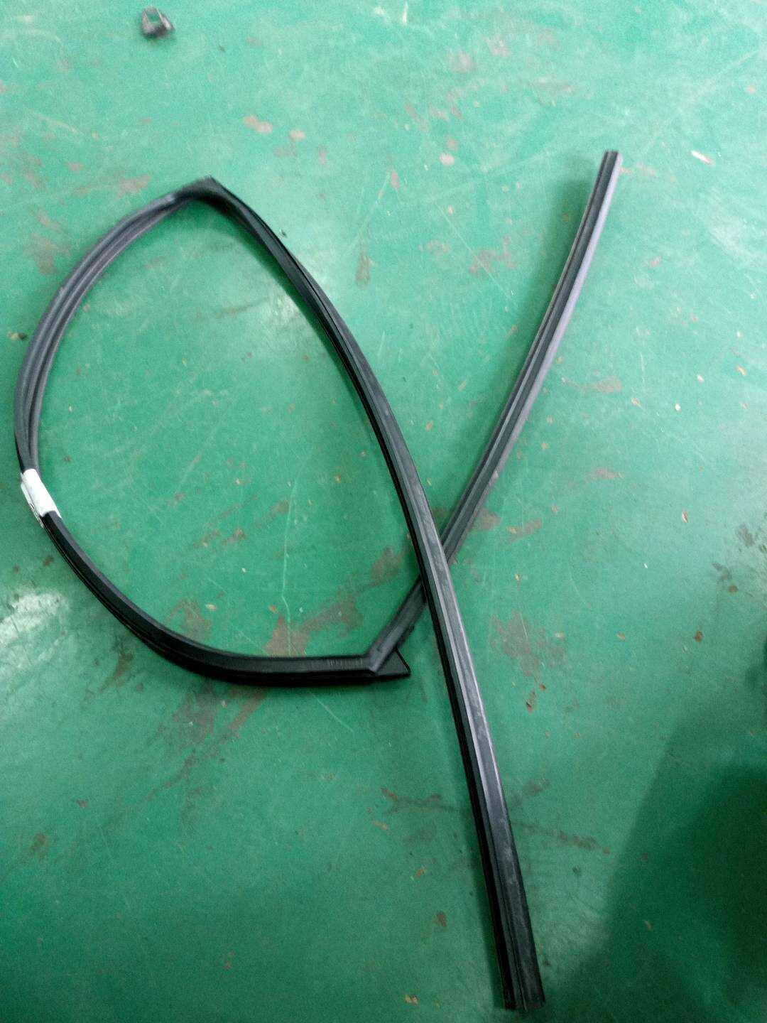 SC6207113 Left Rear Door Glass Run Channel