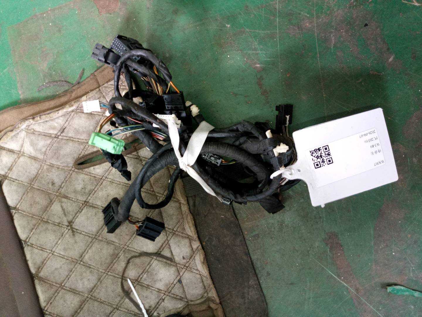 61129212250 后排座椅加热器线束(右)