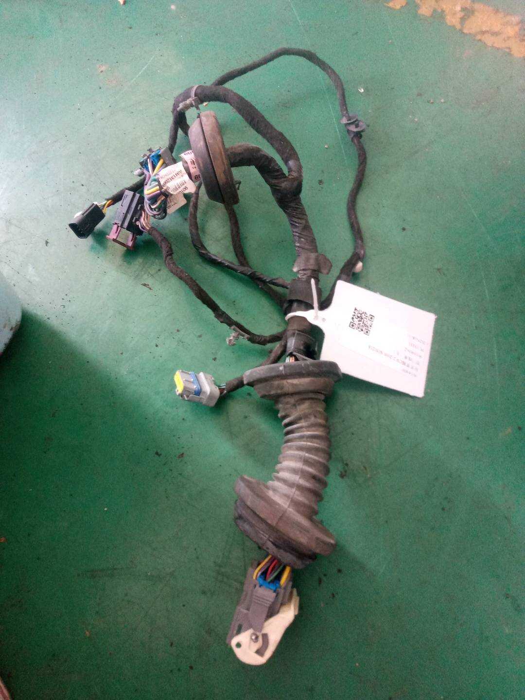 9016909 Front Door Wiring Harness, Left
