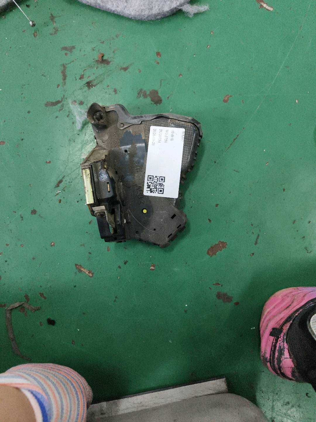 6903033231 前门锁总成(右)