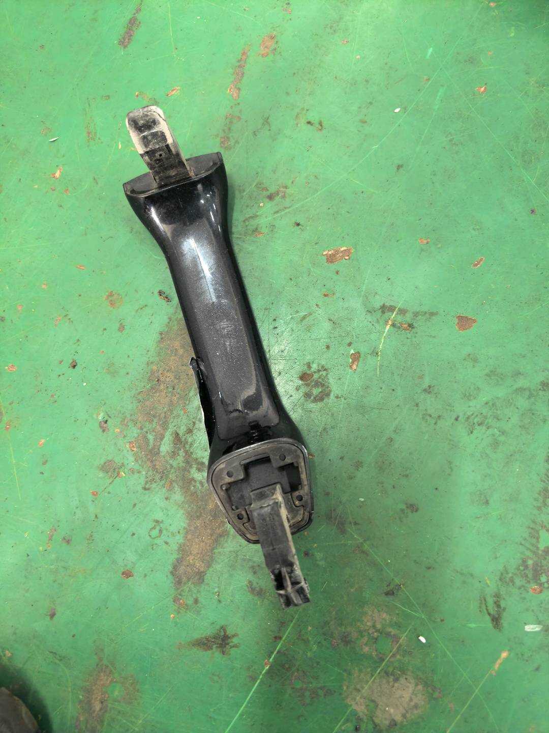 39899425 Front Door Outer Handle, Left
