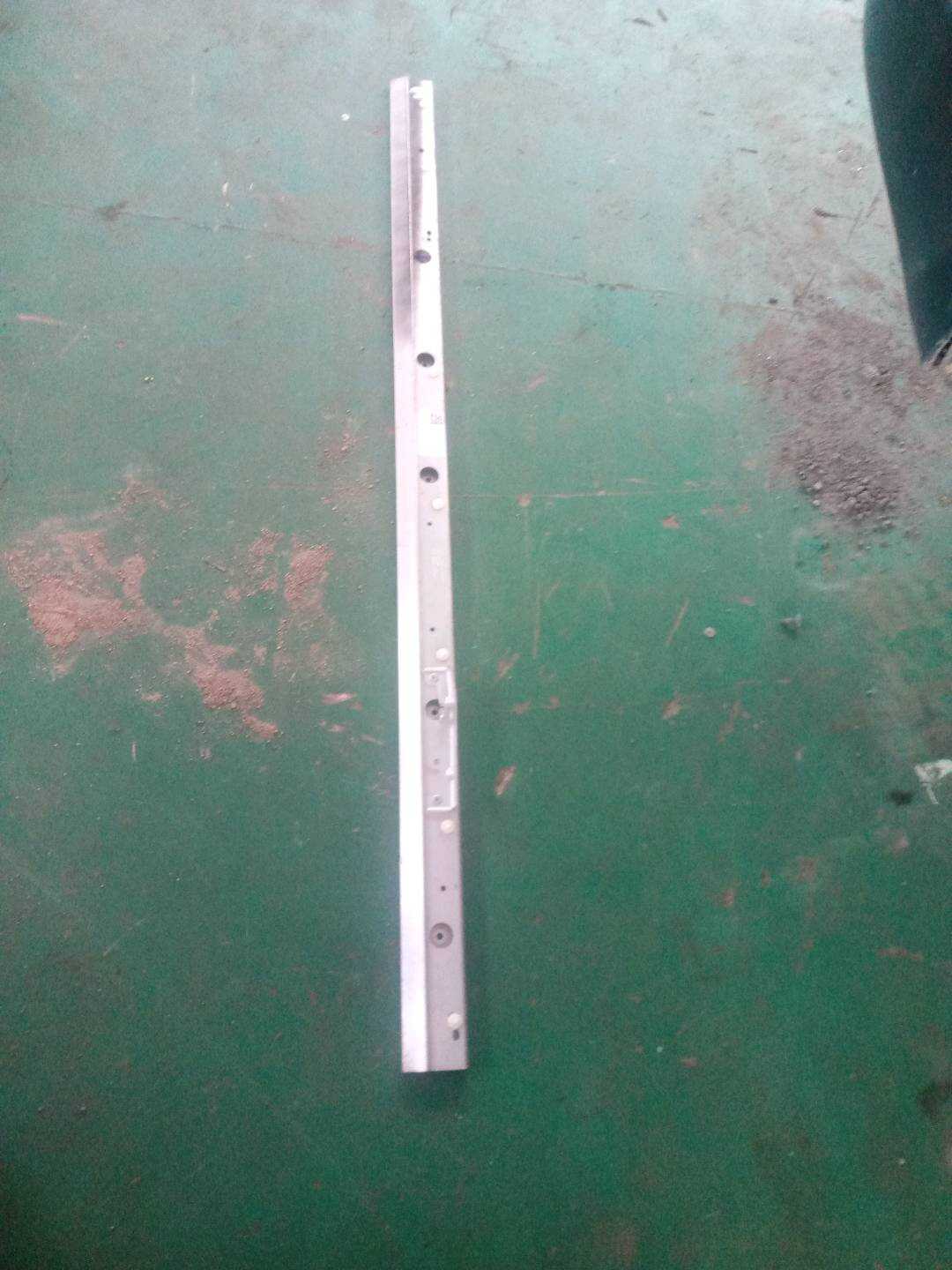 C2D17825 Right Sill Plate Bracket