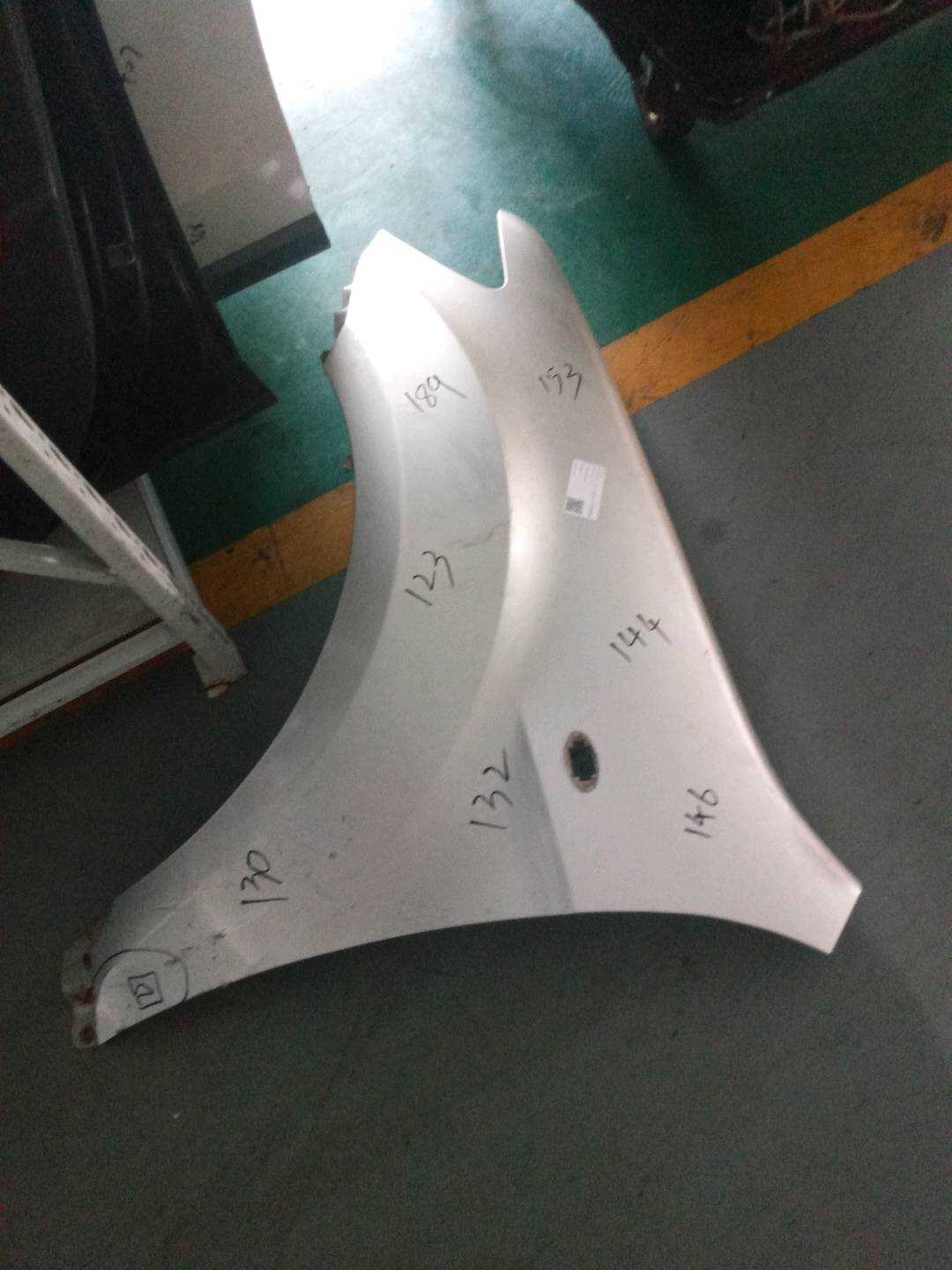 8403010LC Front Fender, Left