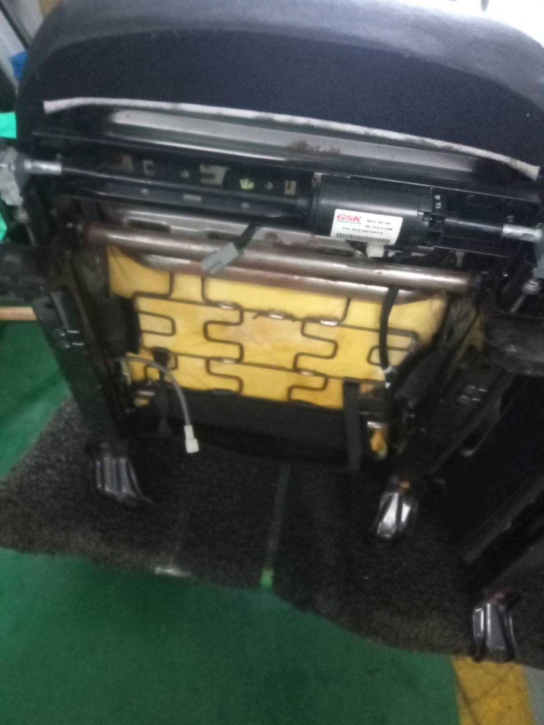 680001030411 驾驶员座椅总成