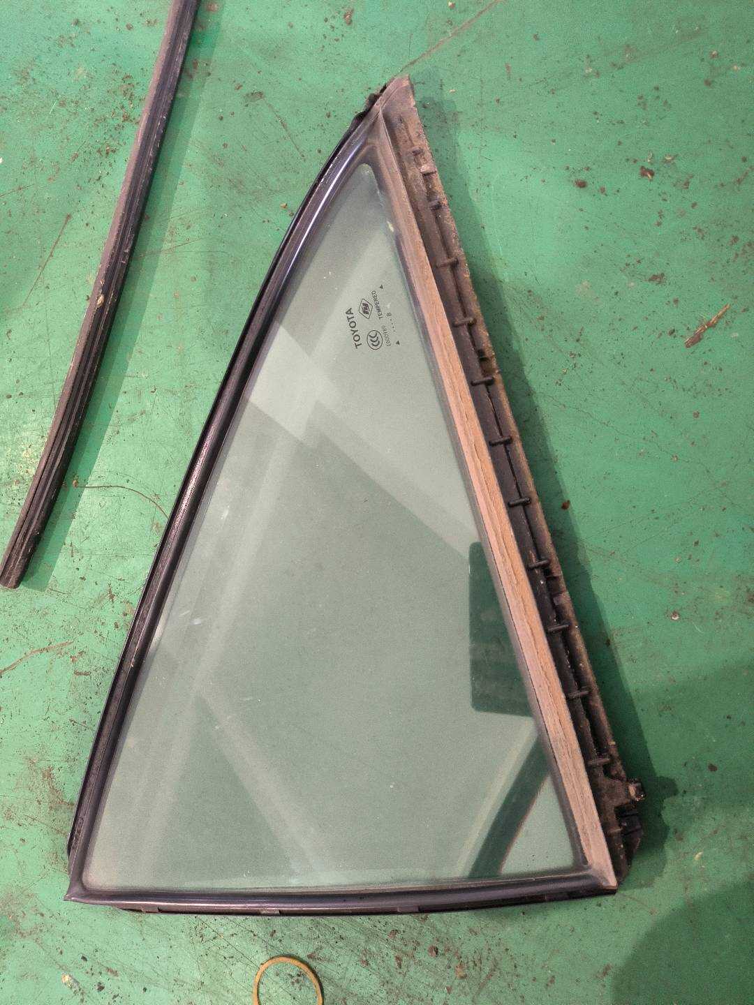 6812406110 后门三角窗玻璃(左)