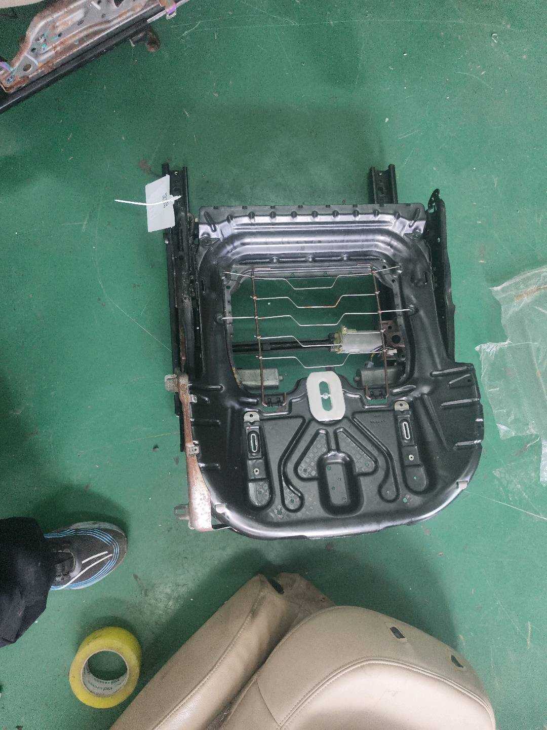 C2Z11271 Passenger Seat Base Frame