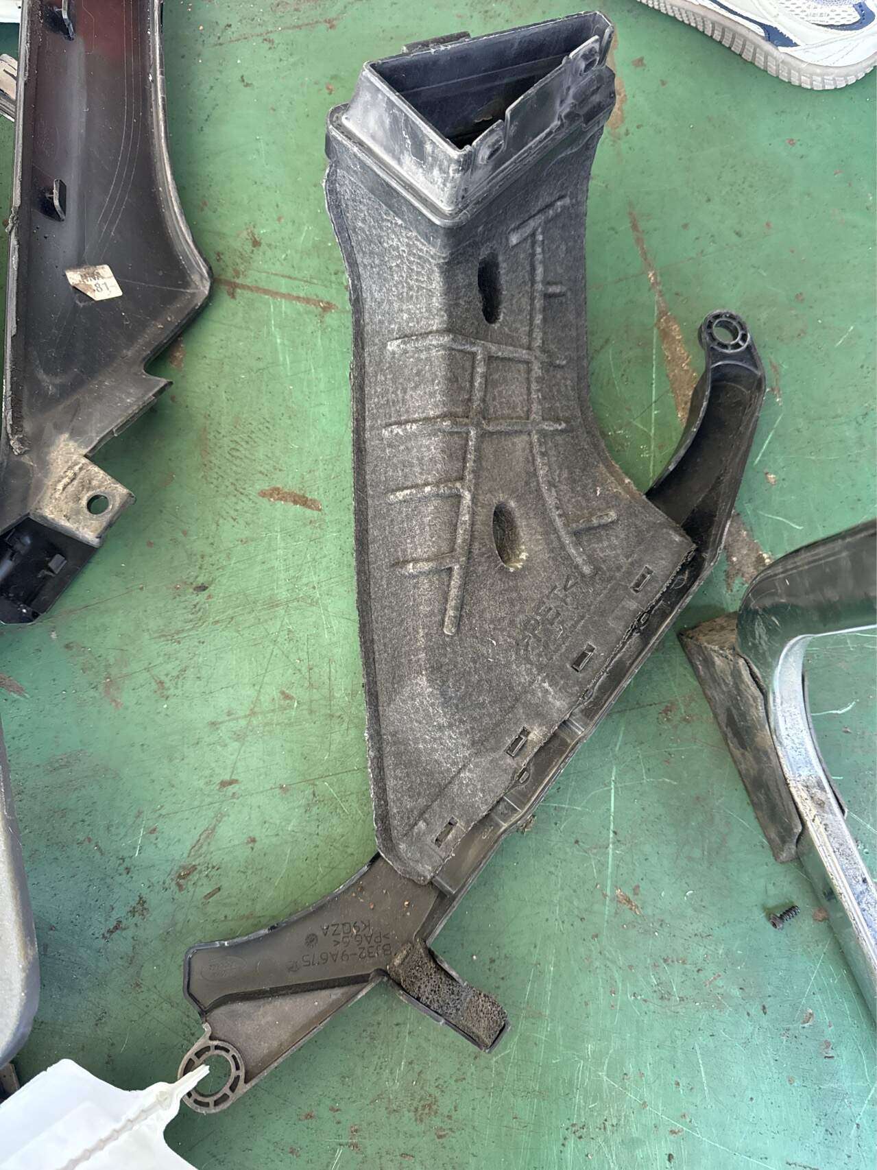 LR024311 Air Filter Intake Pipe