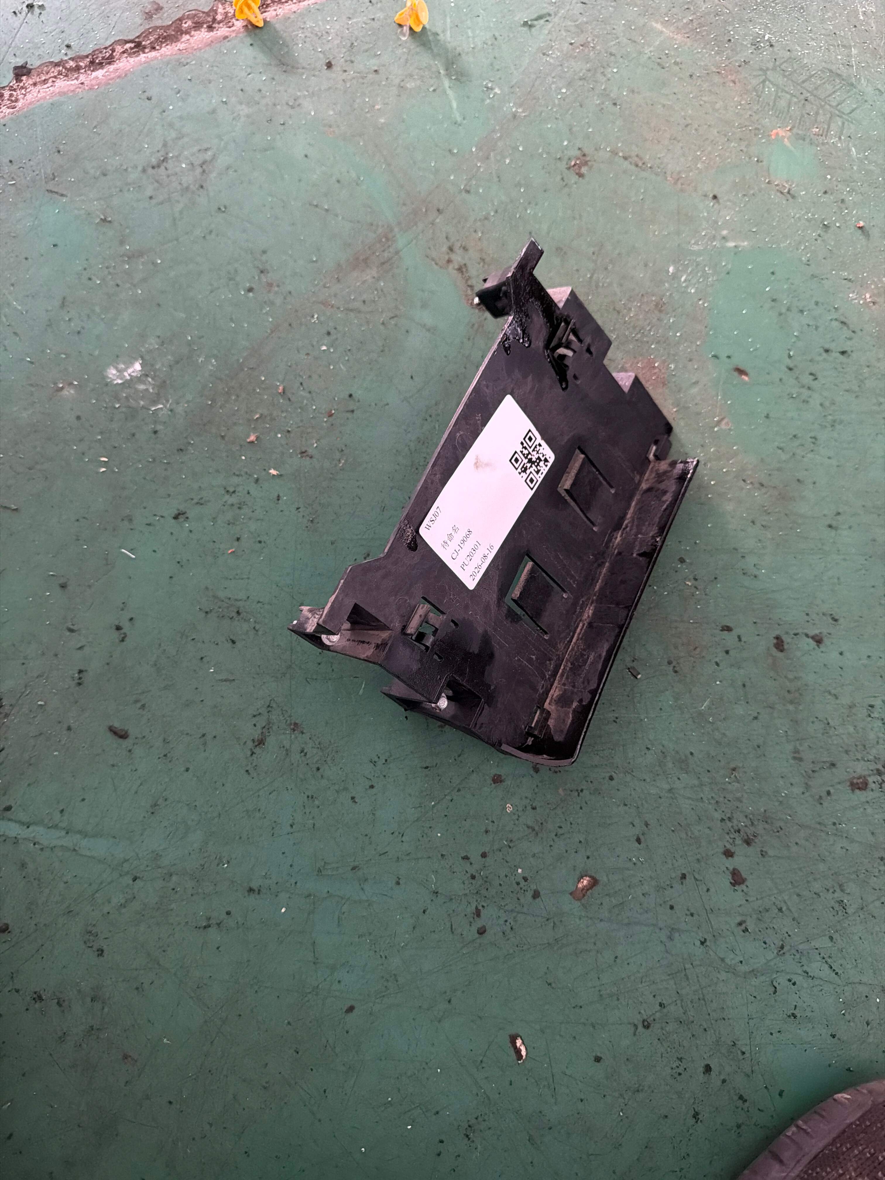 YRN000102 发动机电脑支架