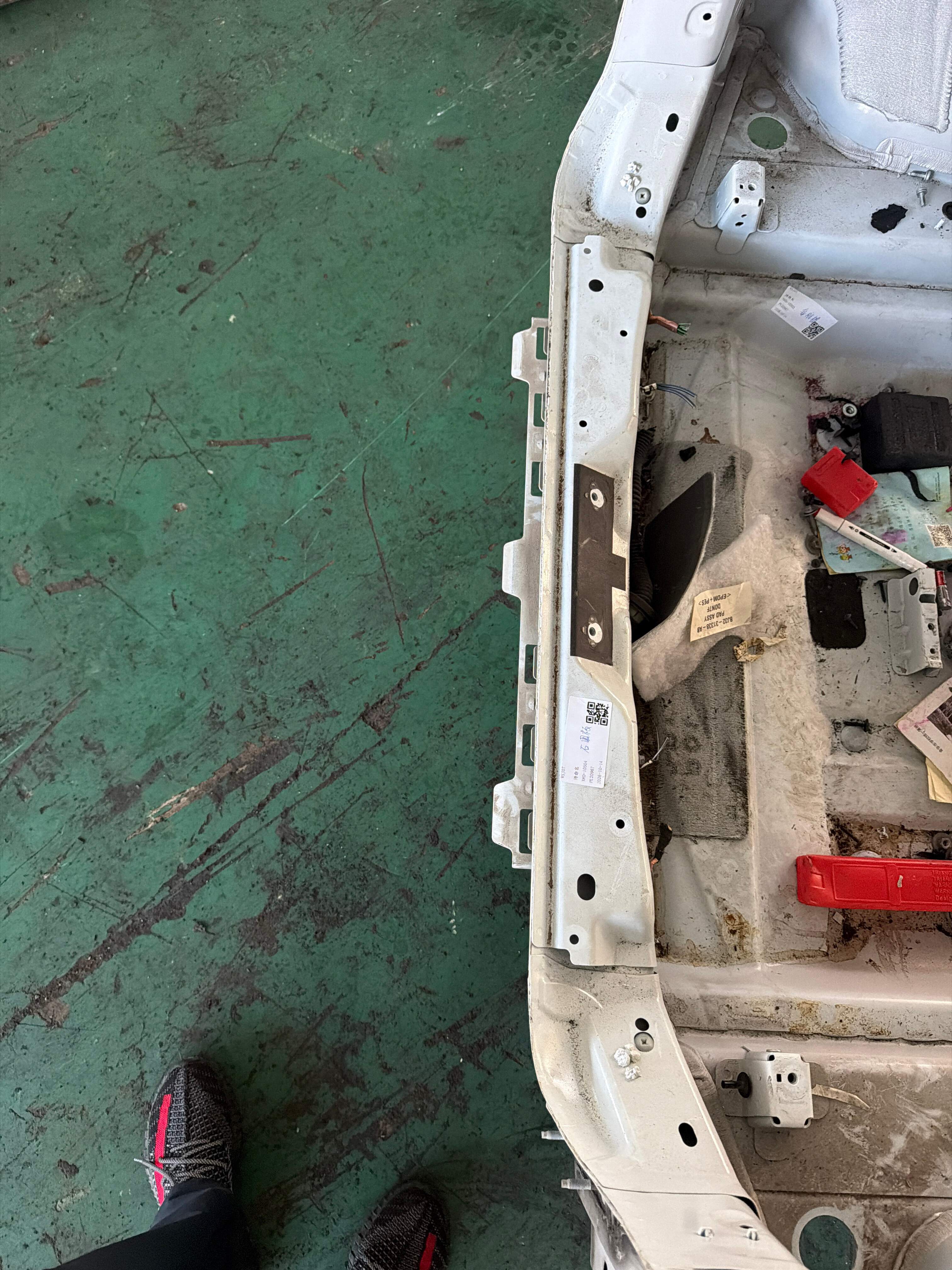 LR027571 Rear Panel Inner Panel