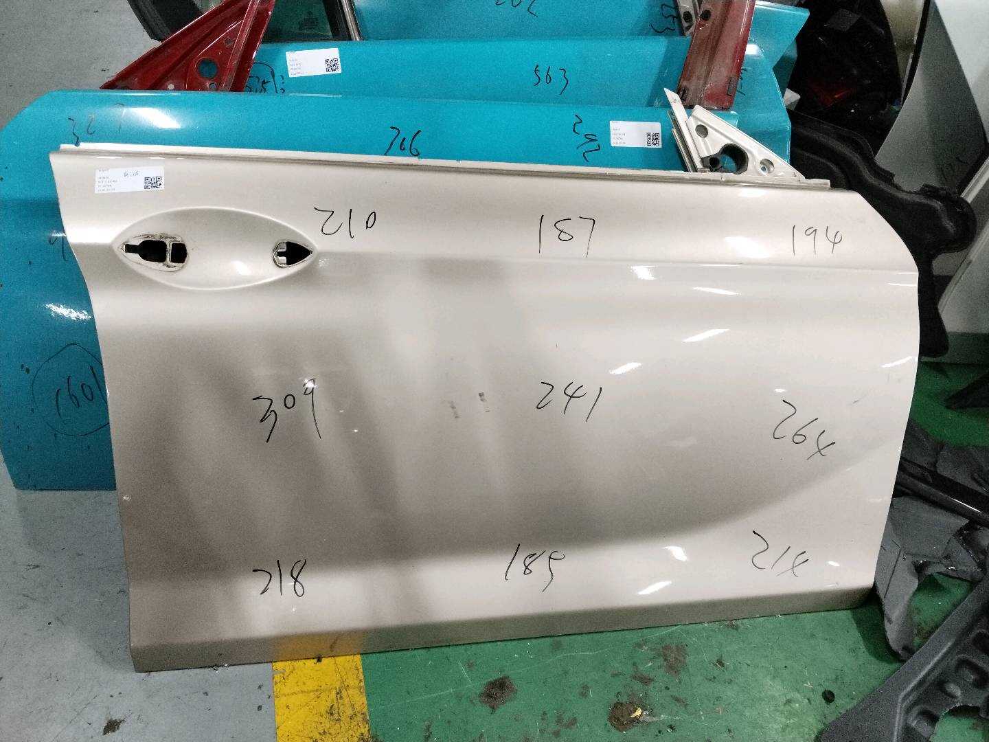 41517294992 前门壳(右)
