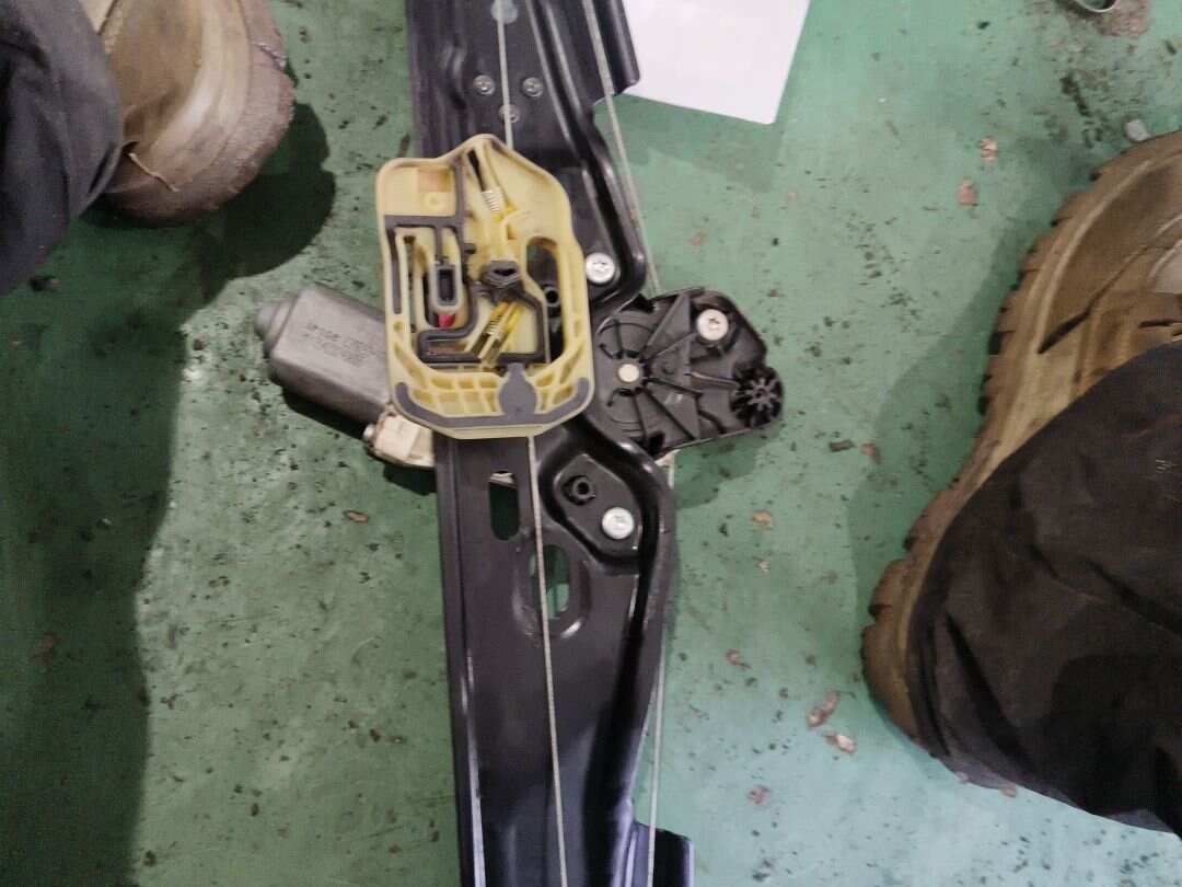 T4N13876 后门玻璃升降器总成(右)