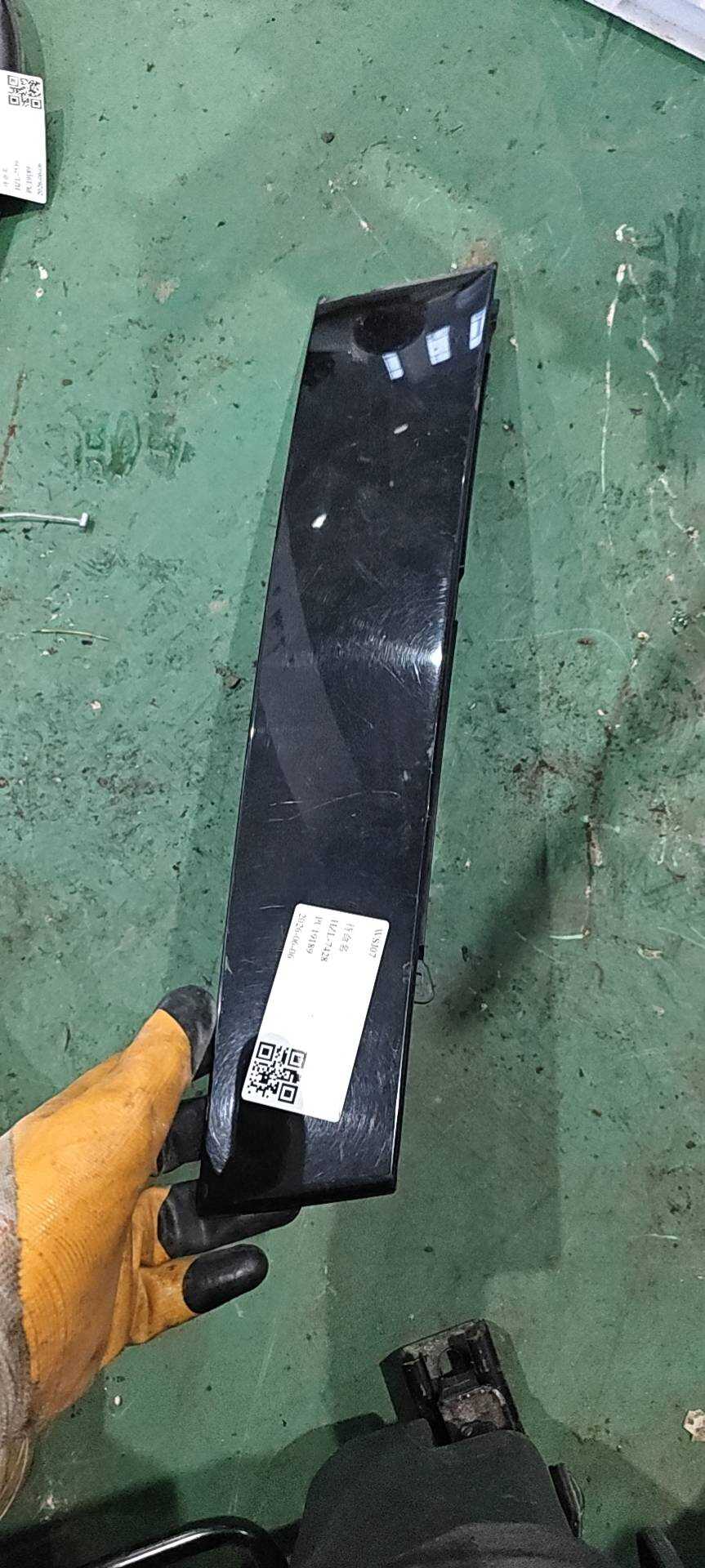 7N0837901D 前门窗框外饰板(左后)