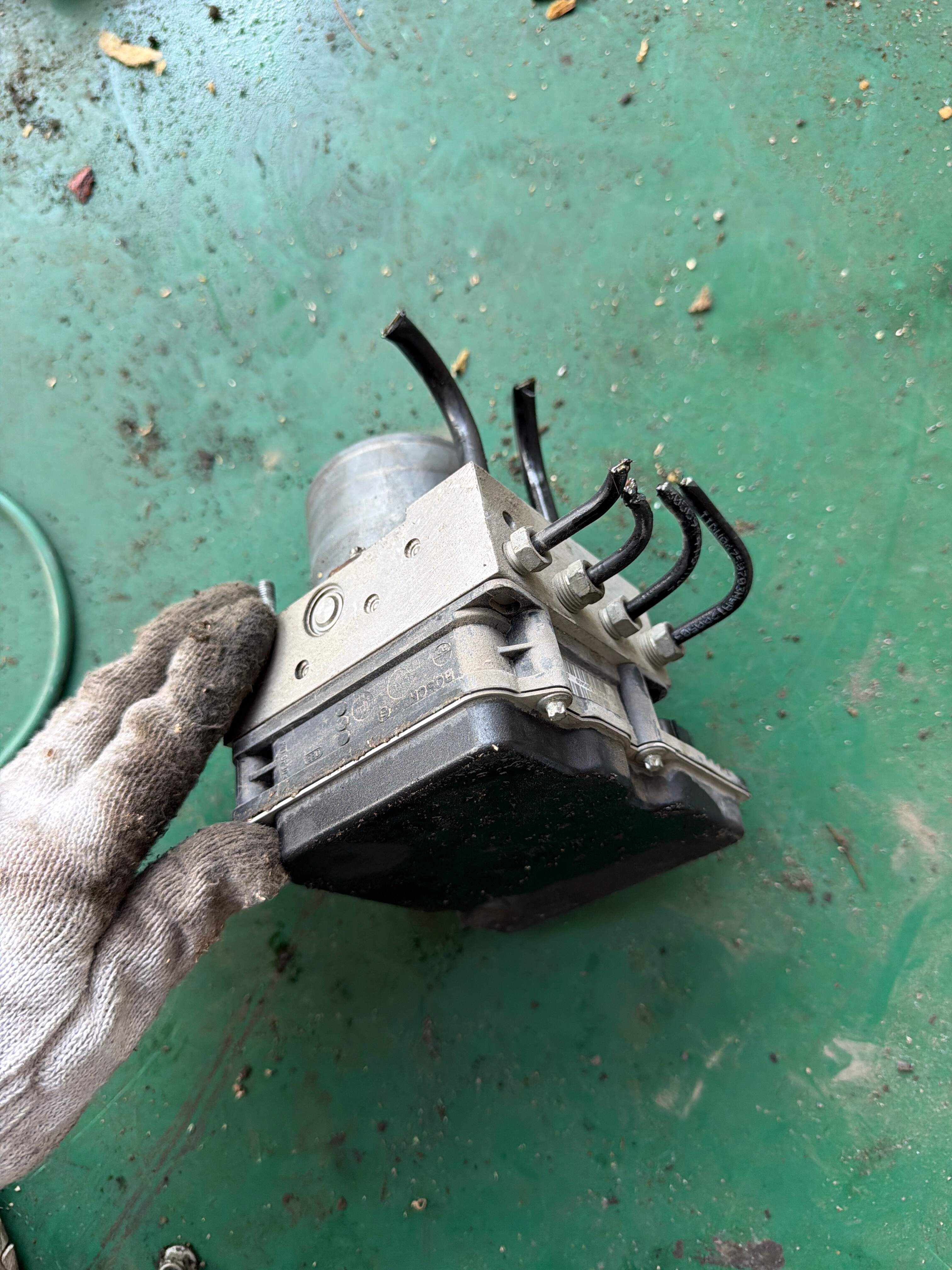 C2Z13423 ABS Pump Assembly