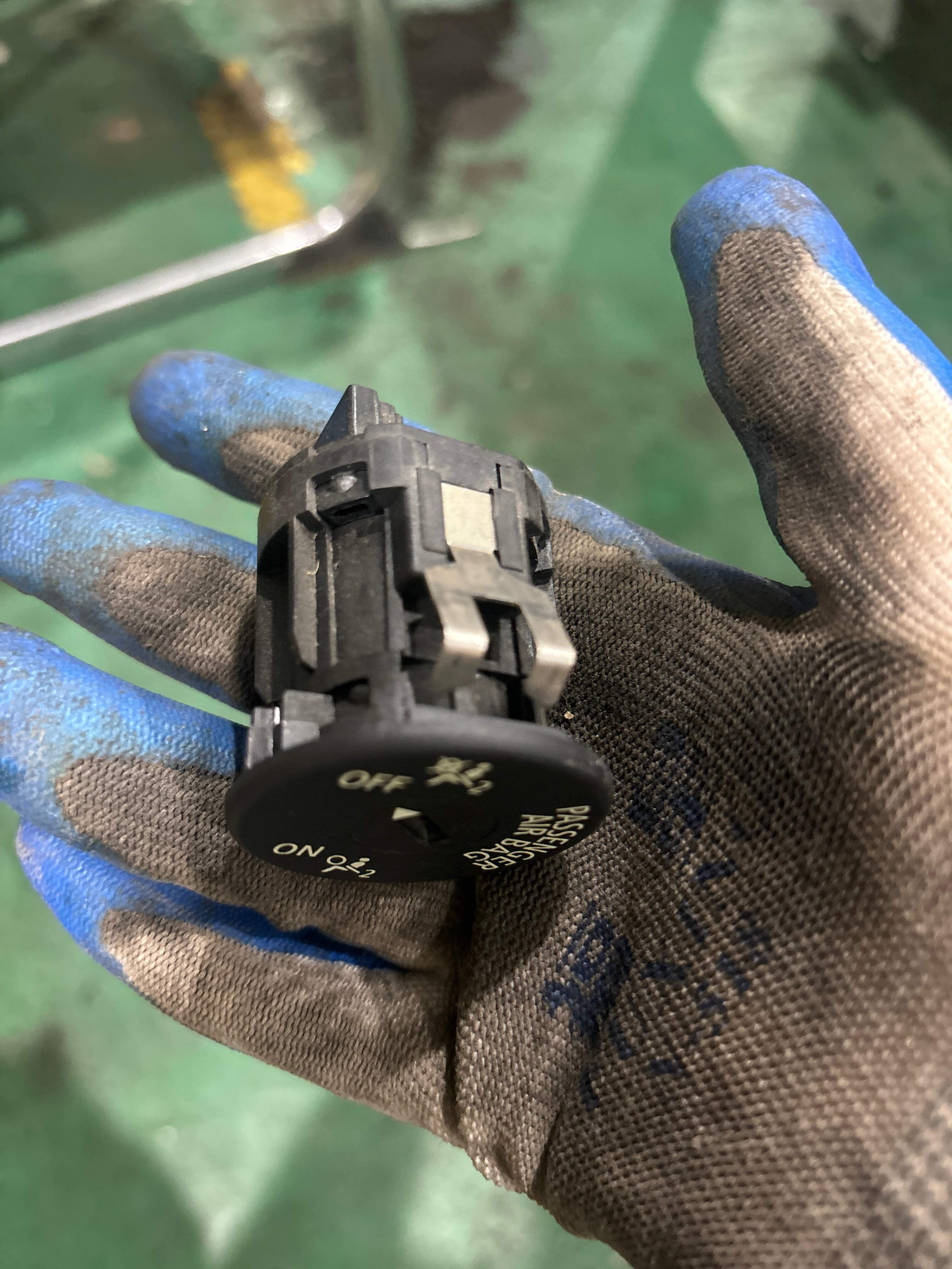 61319196886 Passenger Airbag Switch