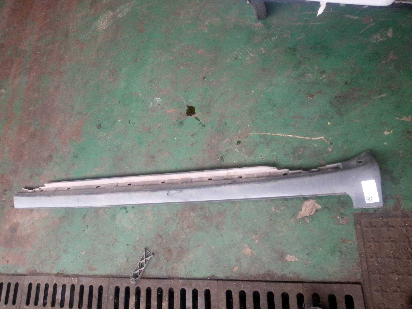 8E0853859 Rocker Panel, Left