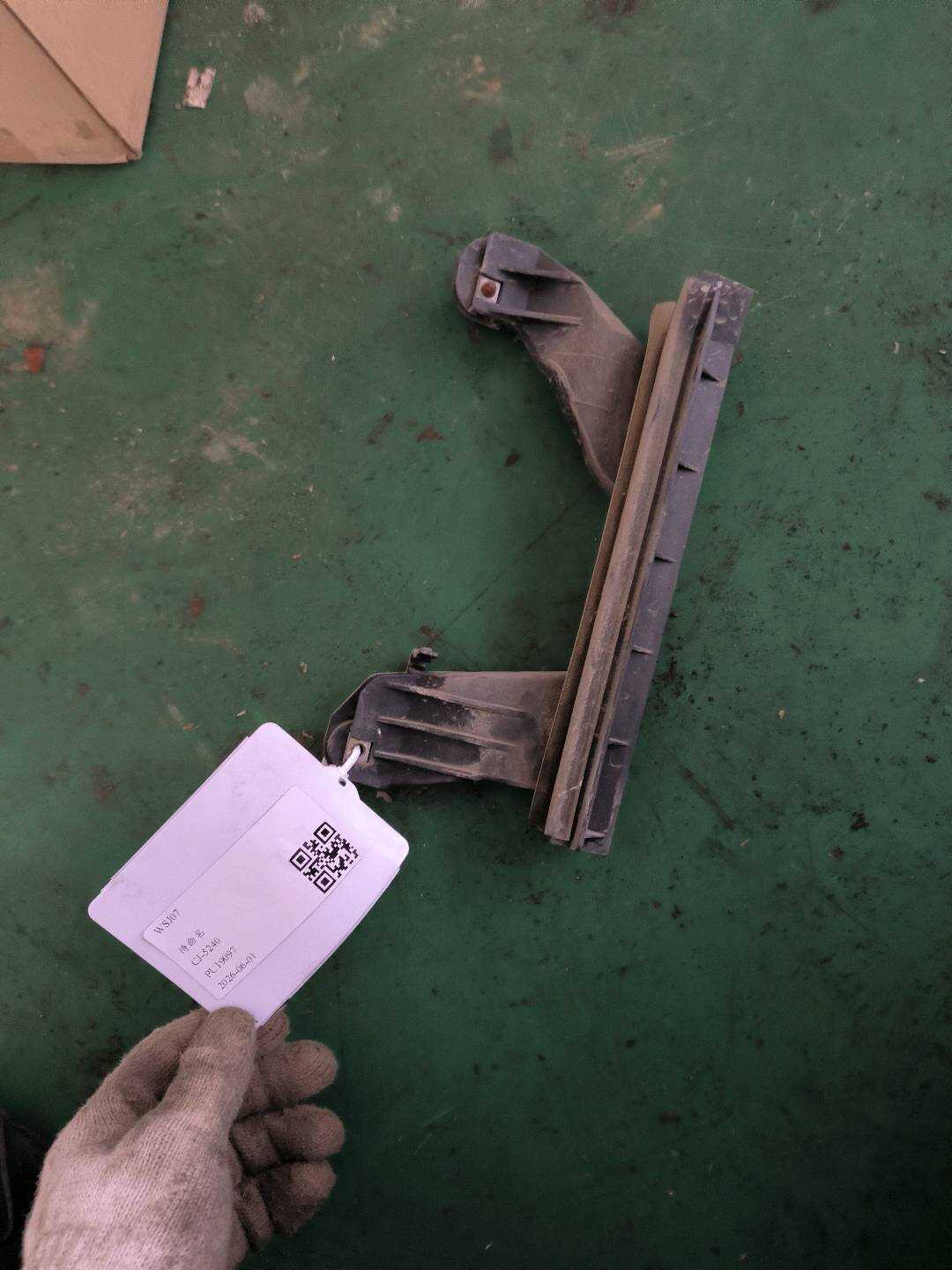 9676792280 前门玻璃导轨(左后)