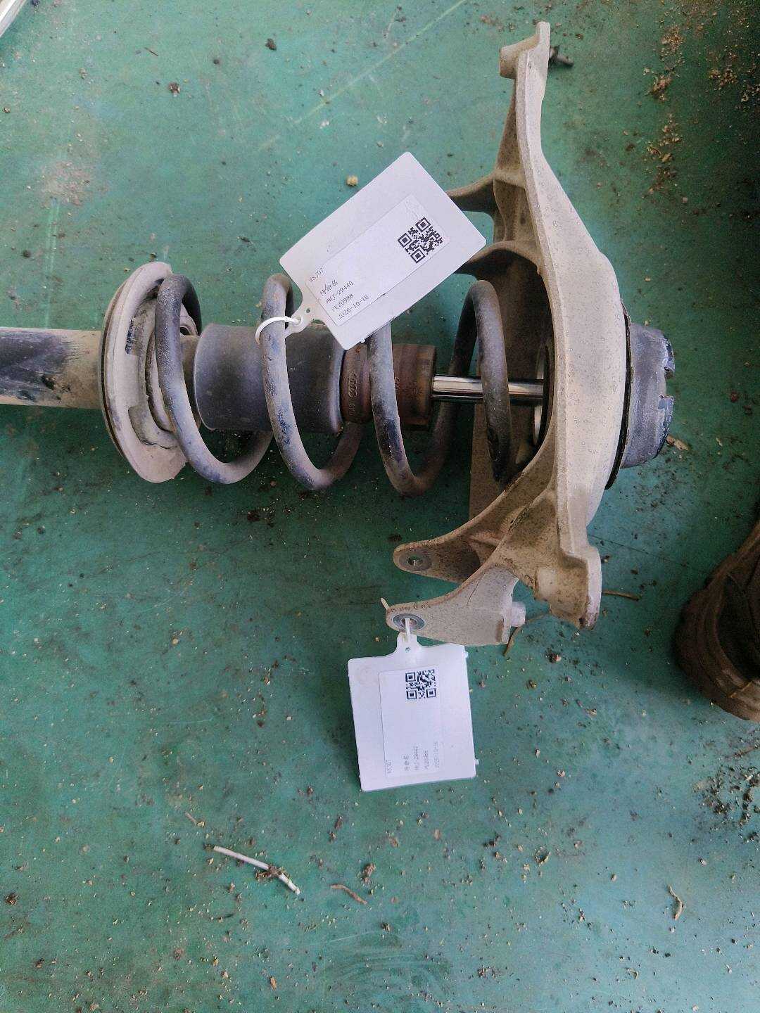L8KD411105D 前减震器螺旋弹簧（右）