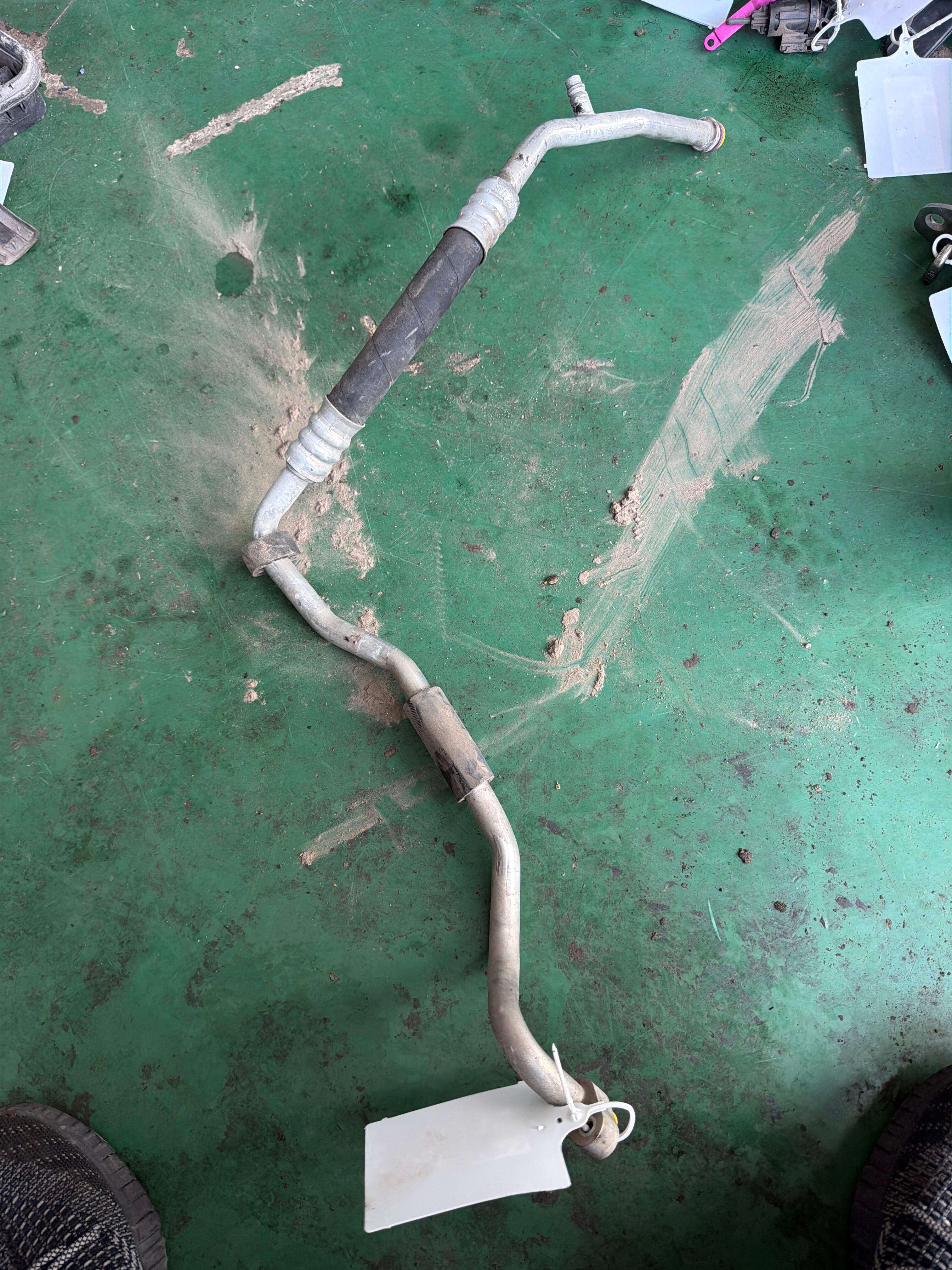 8E1260740E A/C High Pressure Line
