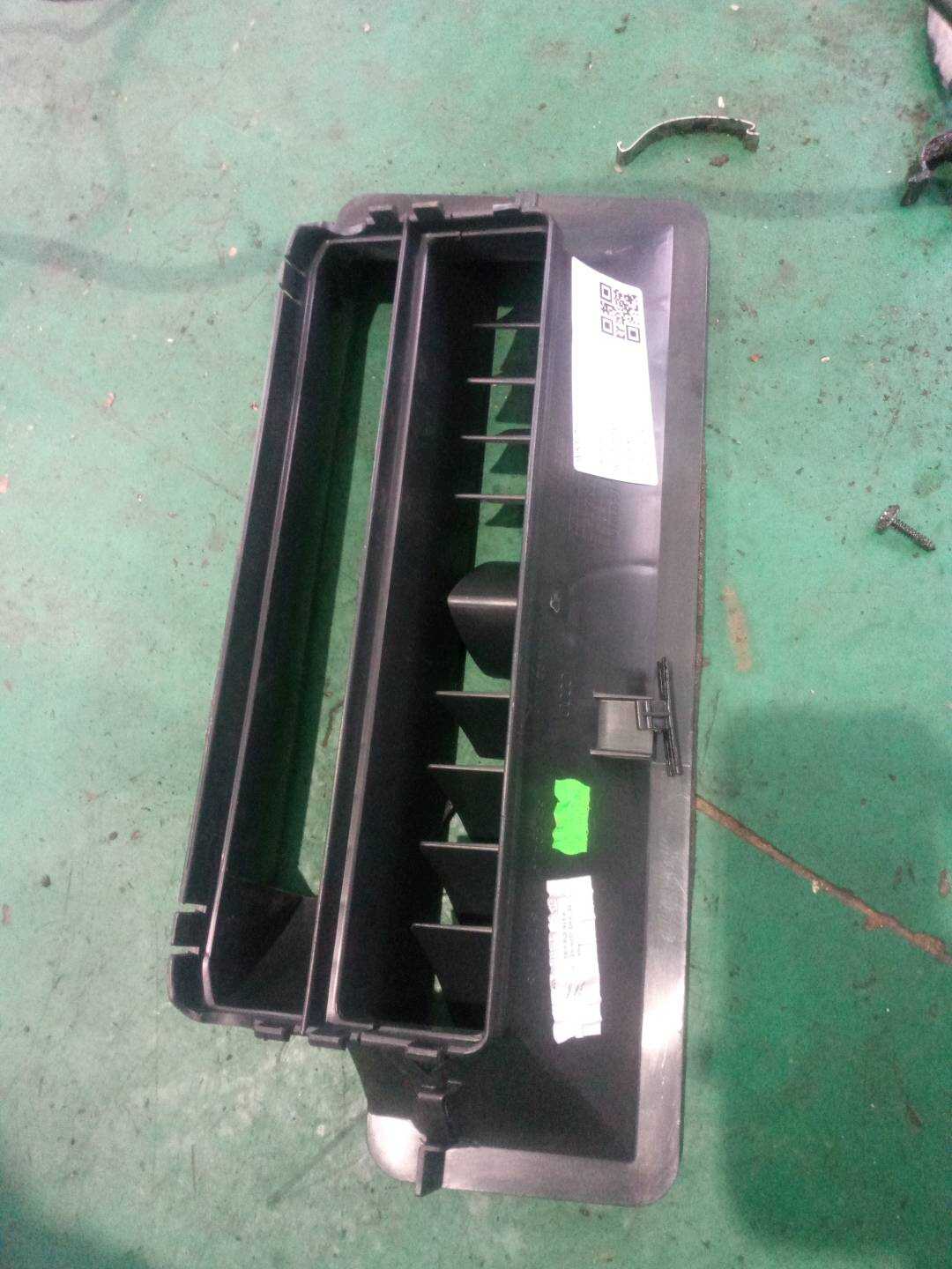 8K1858431A 中间件,用于空气 分配器外壳